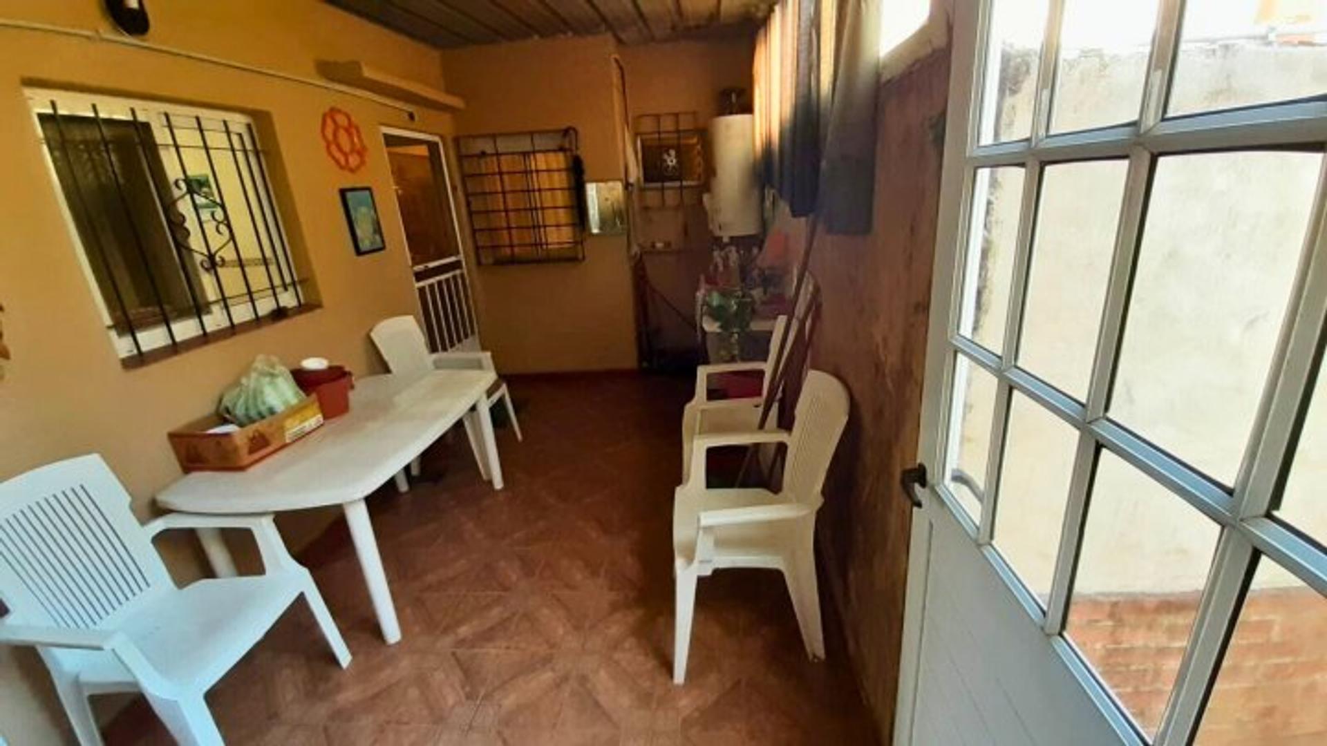 Casa 2 ambientes con 1 baño