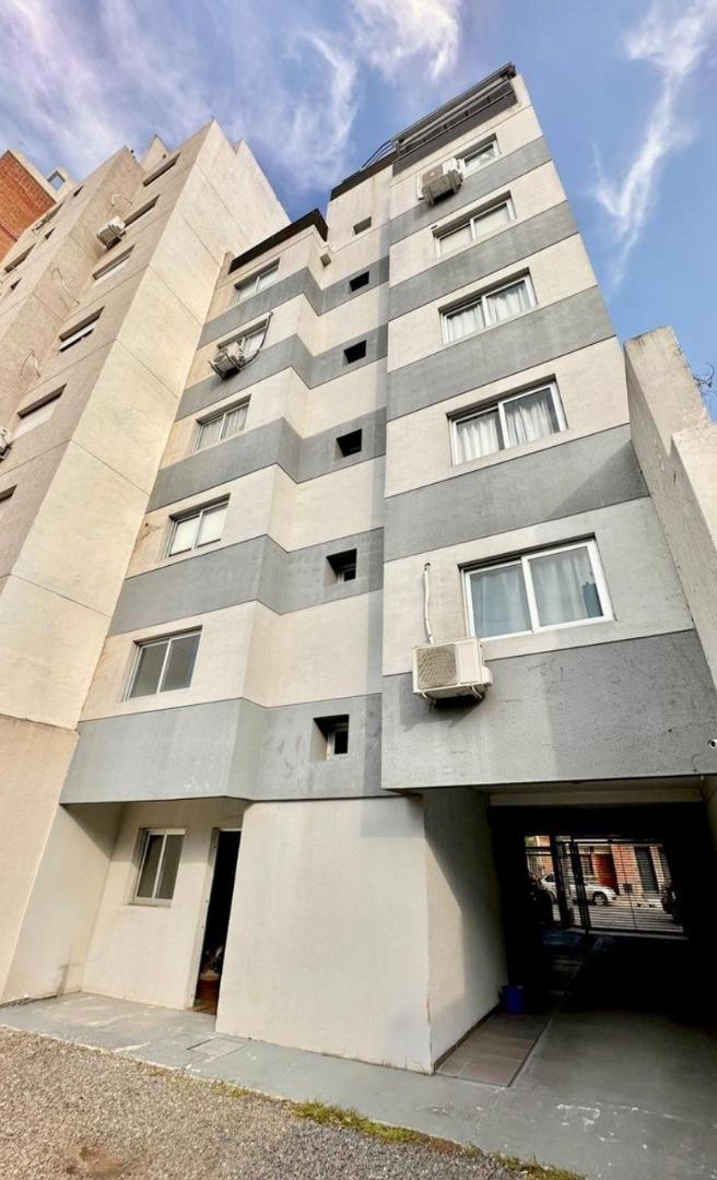 Departamento 2 ambientes al frente- Castelar Sur