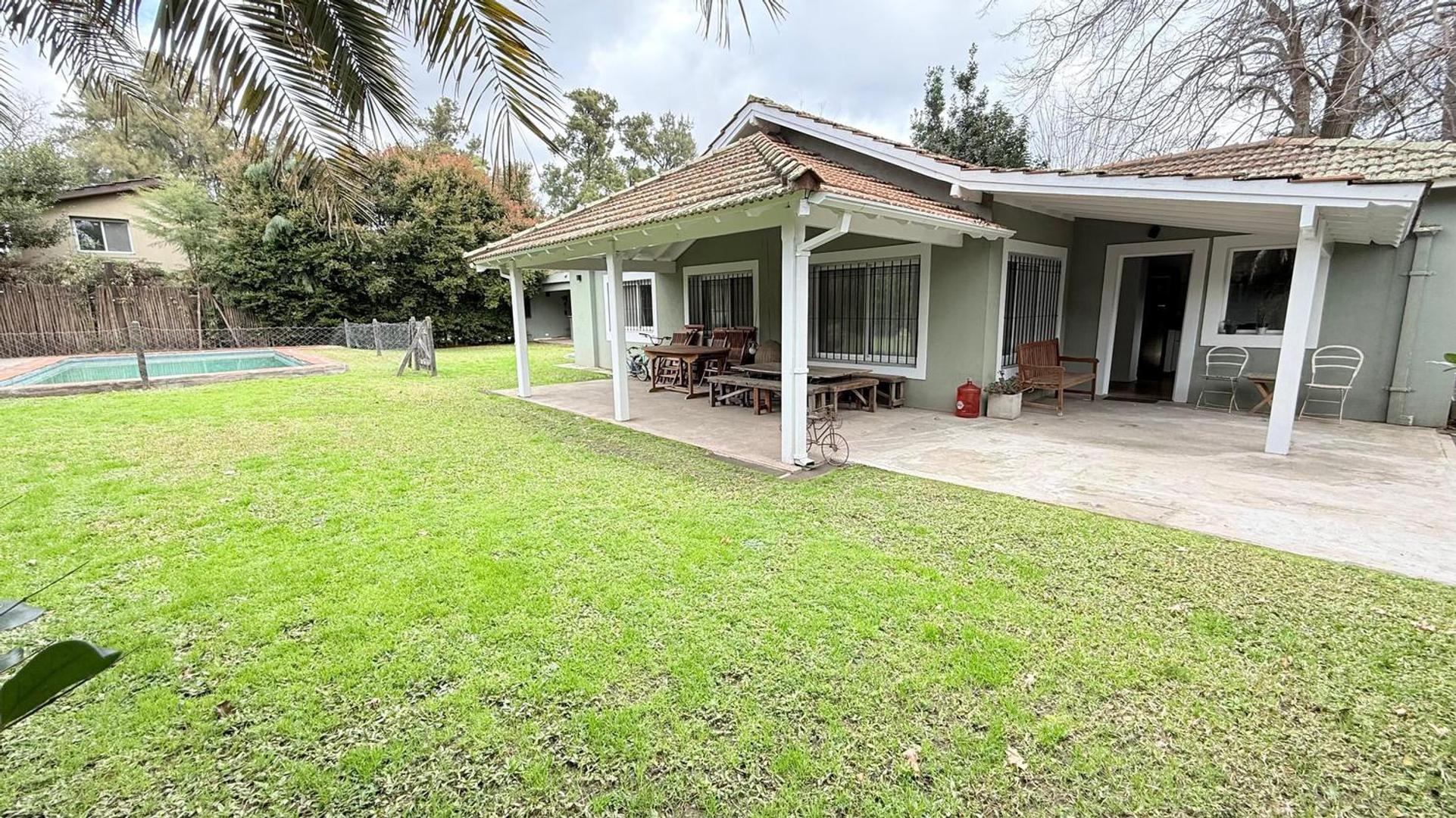 Casa en venta en CC Mapuche en una planta con piscina