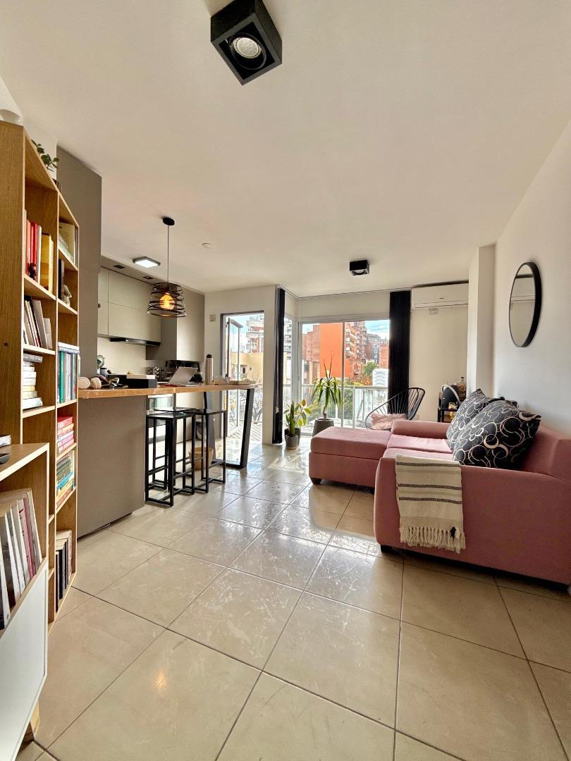 Venta departamento con balcón Nueva Córdoba