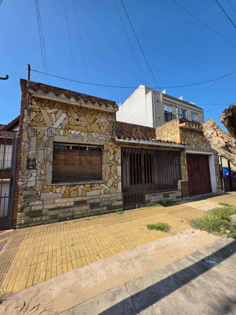 Casa a Refaccionar en venta – Villa Sarmiento | Calle Gelly y Obes