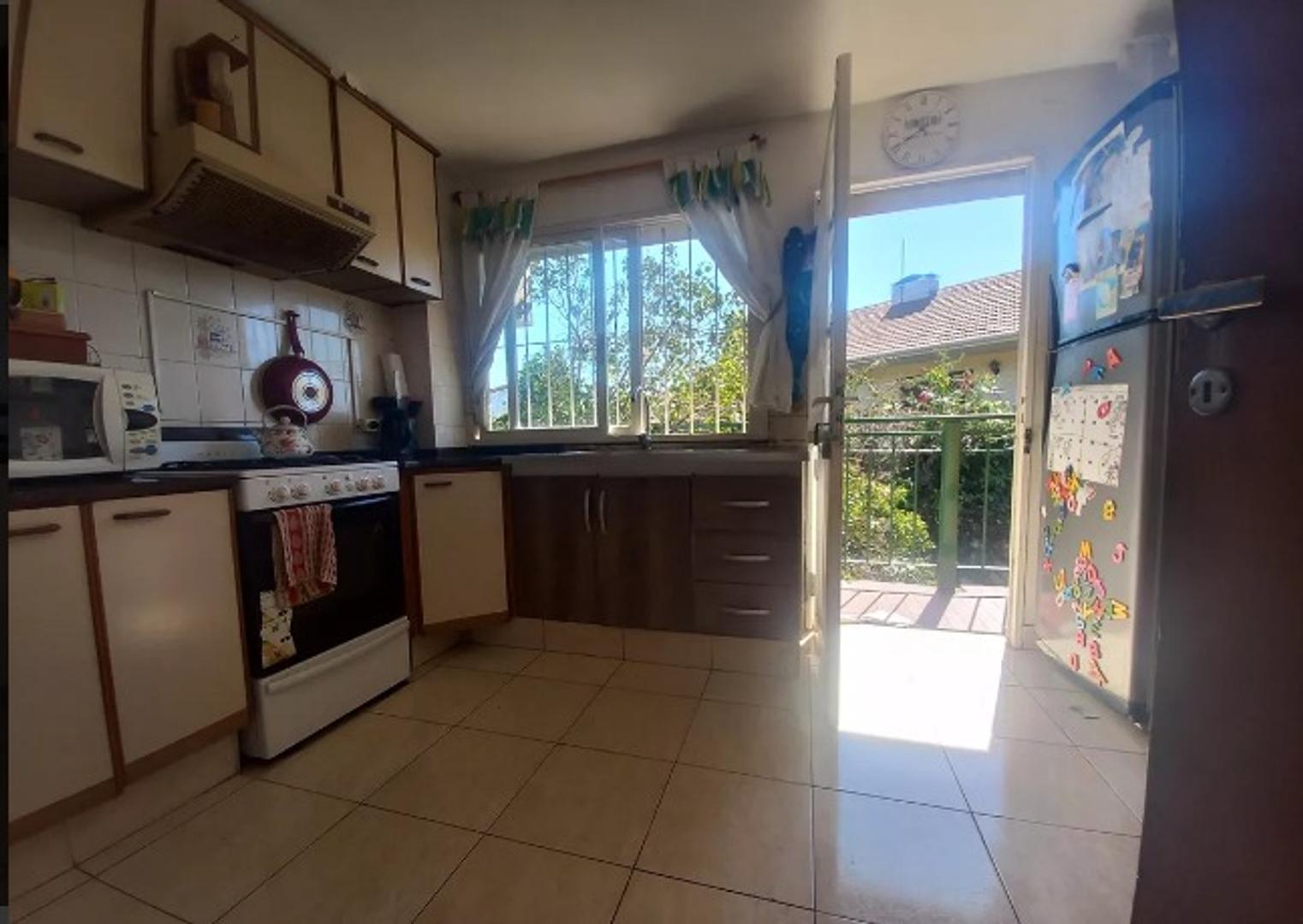 Casa 6 ambientes con 4 baños