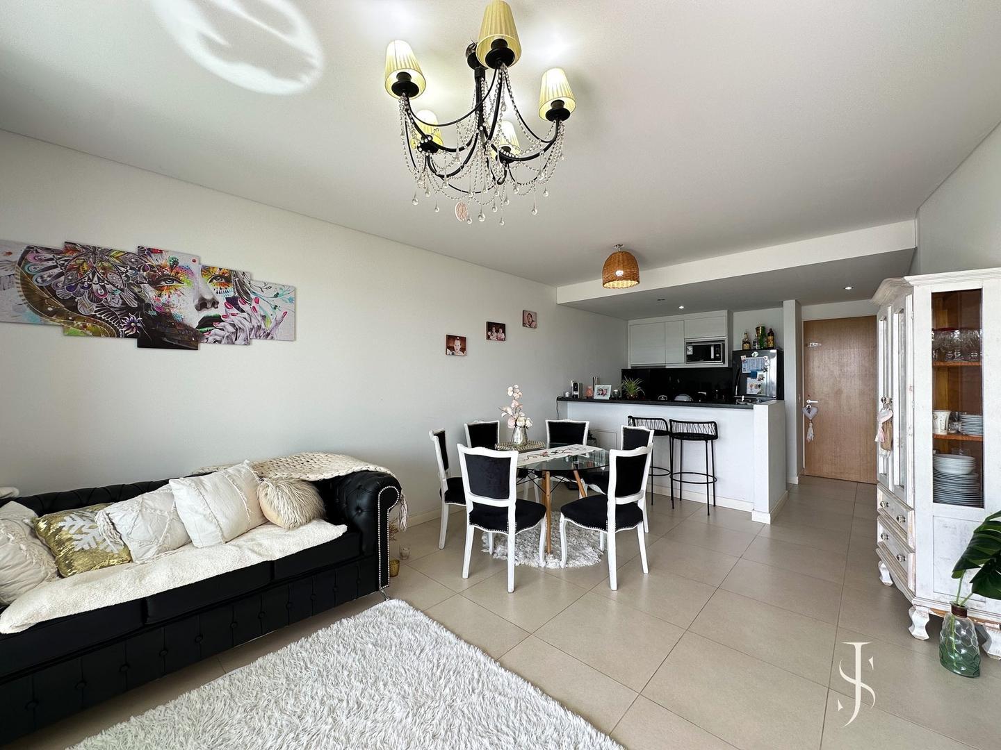 Casa 2 ambientes con 2 baños