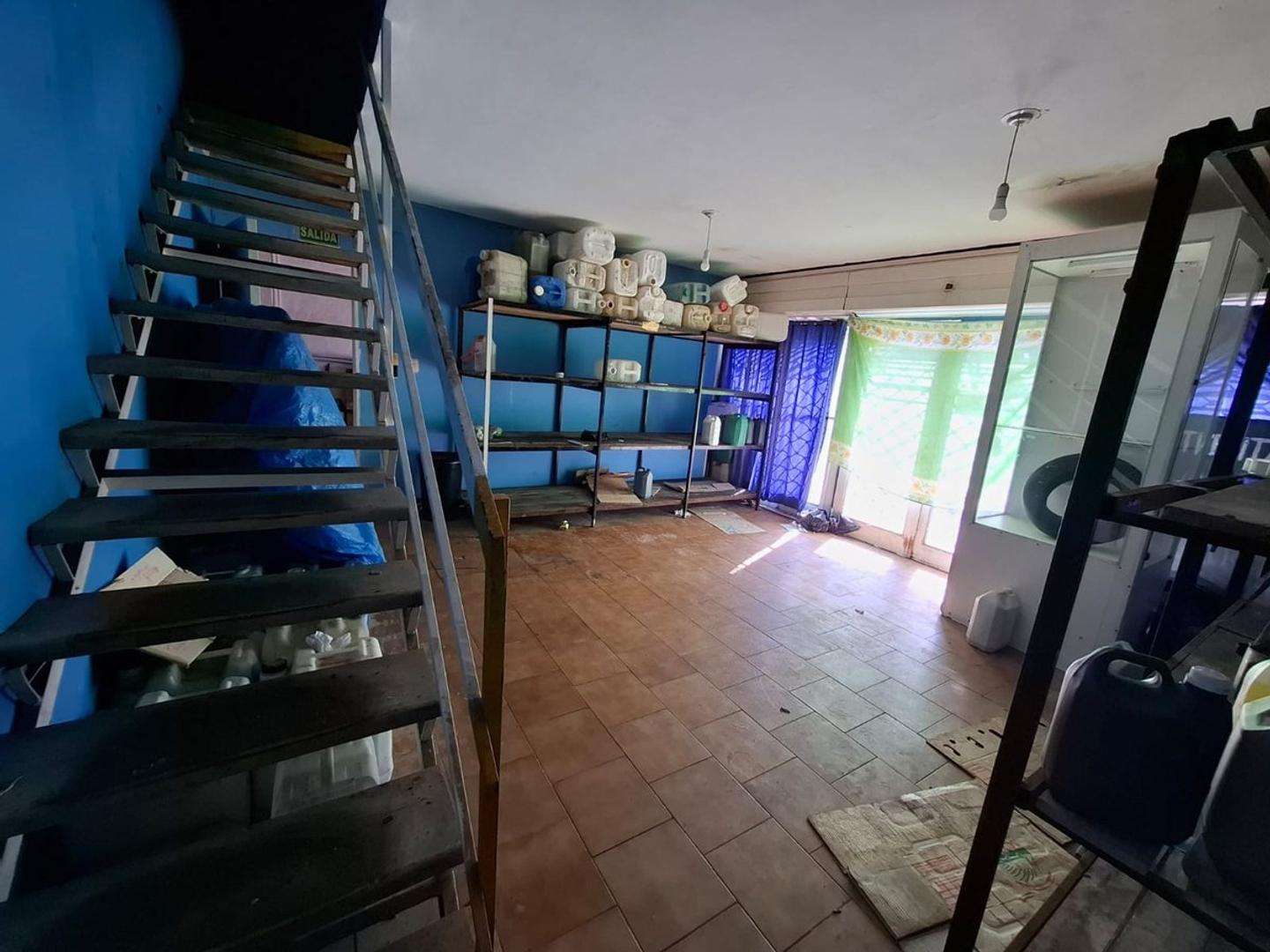 GALPON CON DARSENA DE ESTACIONAMIENTO DOS OFICINA