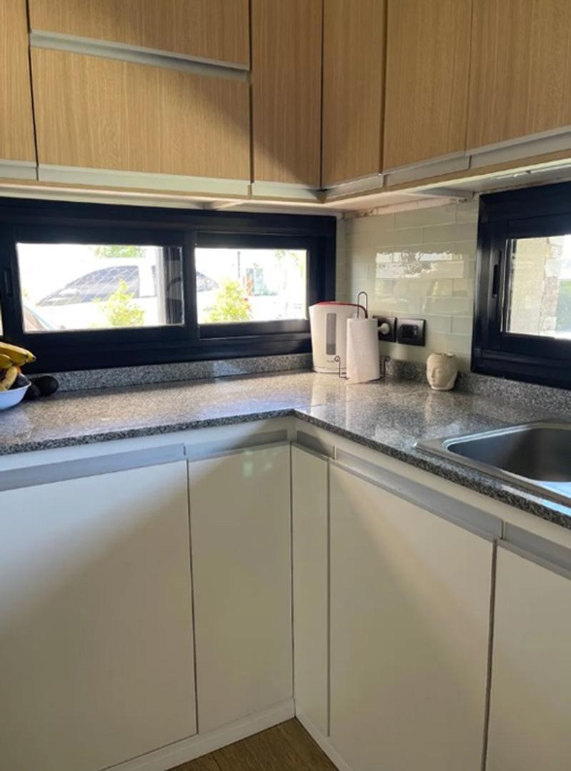 Casa en Venta con 3 cocheras