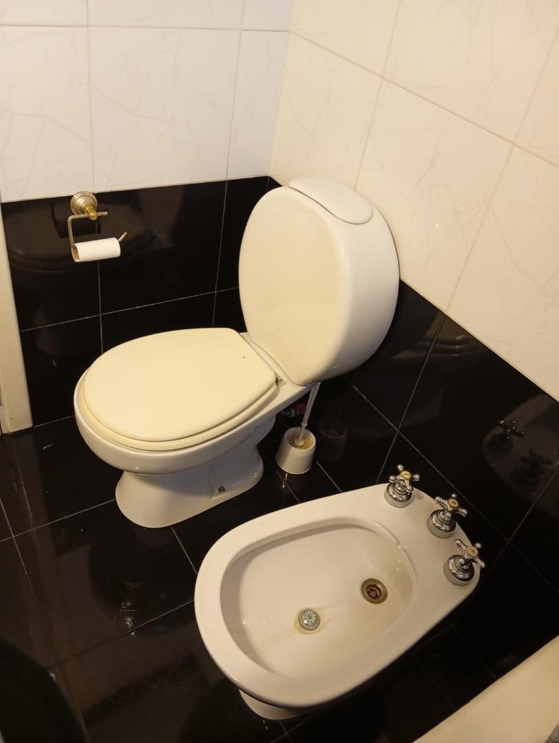 Imponente chalet 4 ambientes con garaje a media cuadra del c