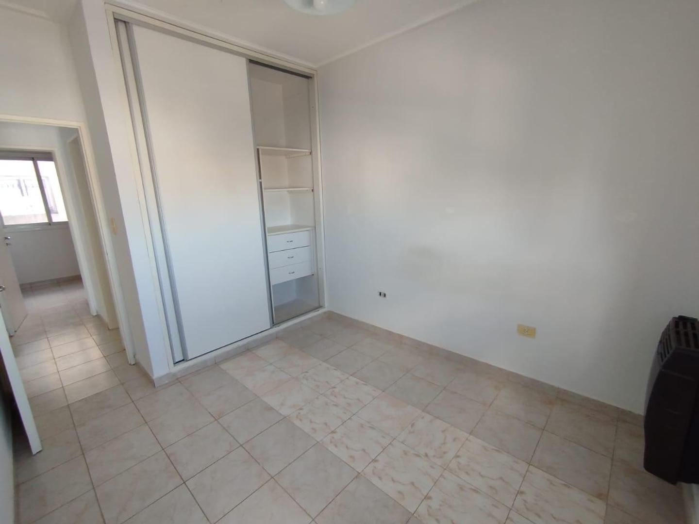 VENTA, Departamento, centro de Bahía Blanca. 2 dormitorios, bajas expensas.