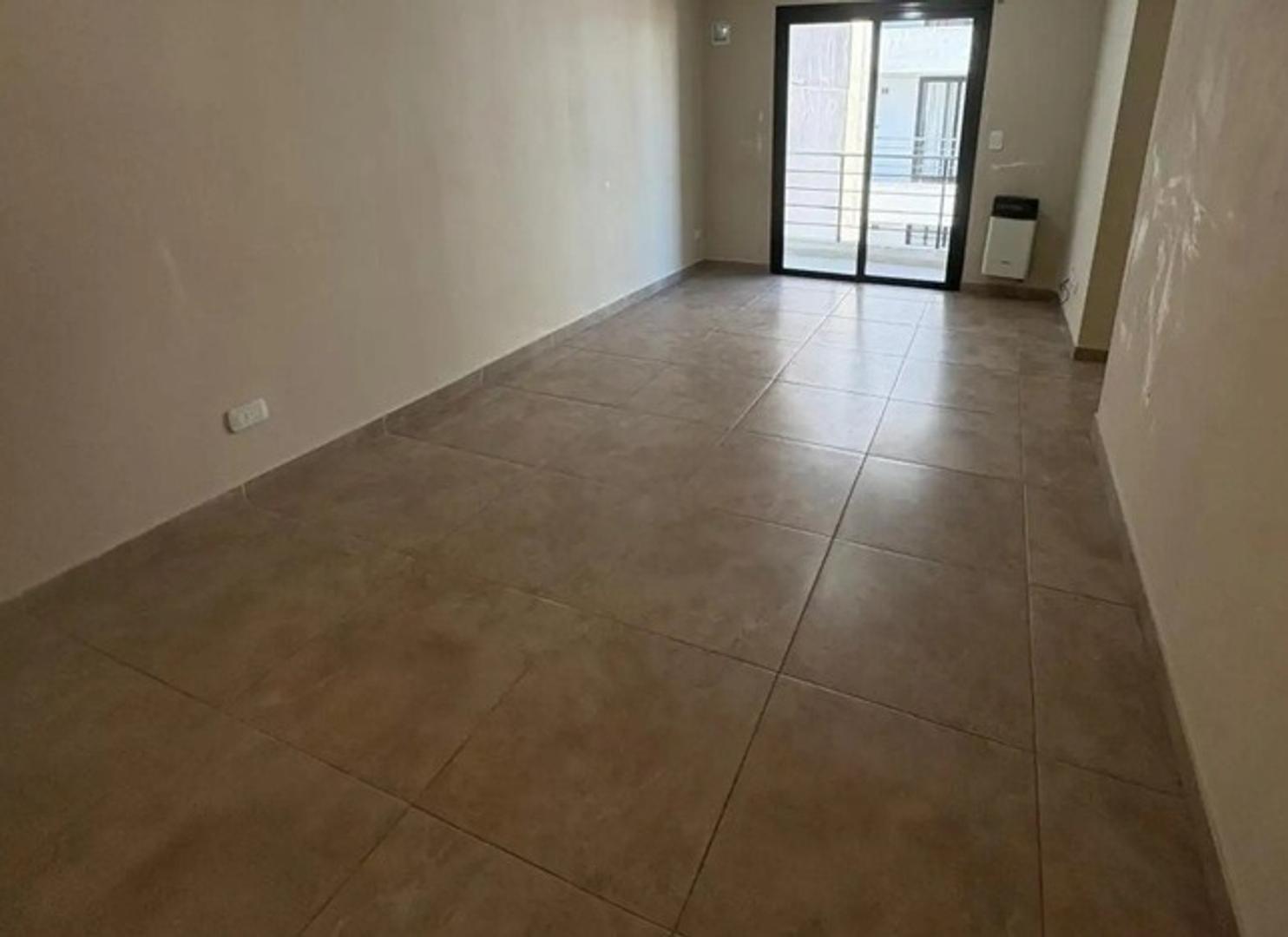 Alquiler Departamento 2 amb. en Castelar con Cochera