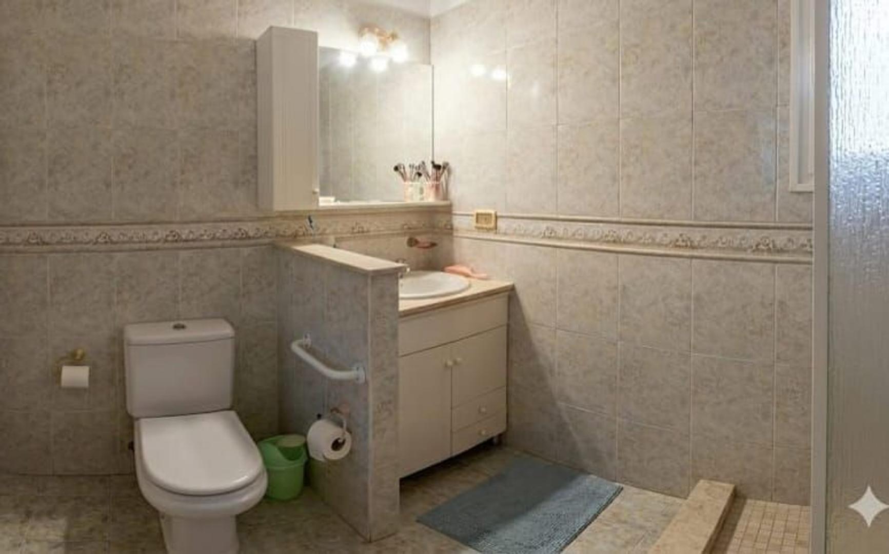 Casa 4 ambientes con 2 baños