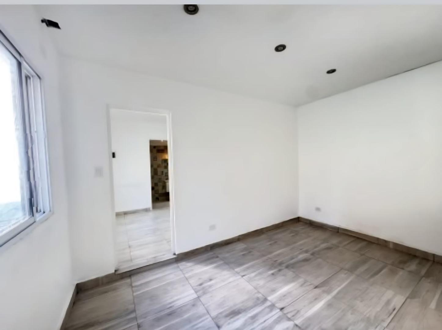 Depto Tipo Casa en Venta en Lanus Oeste, USD 159.000