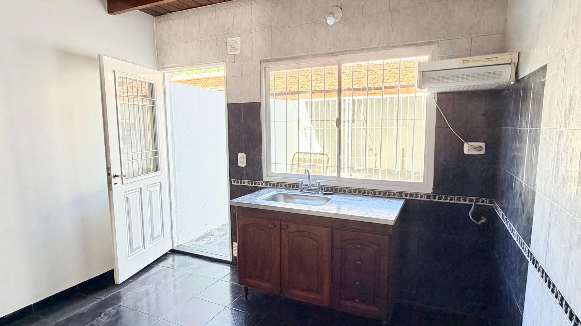 Carlos Calvo 100, Piso 1