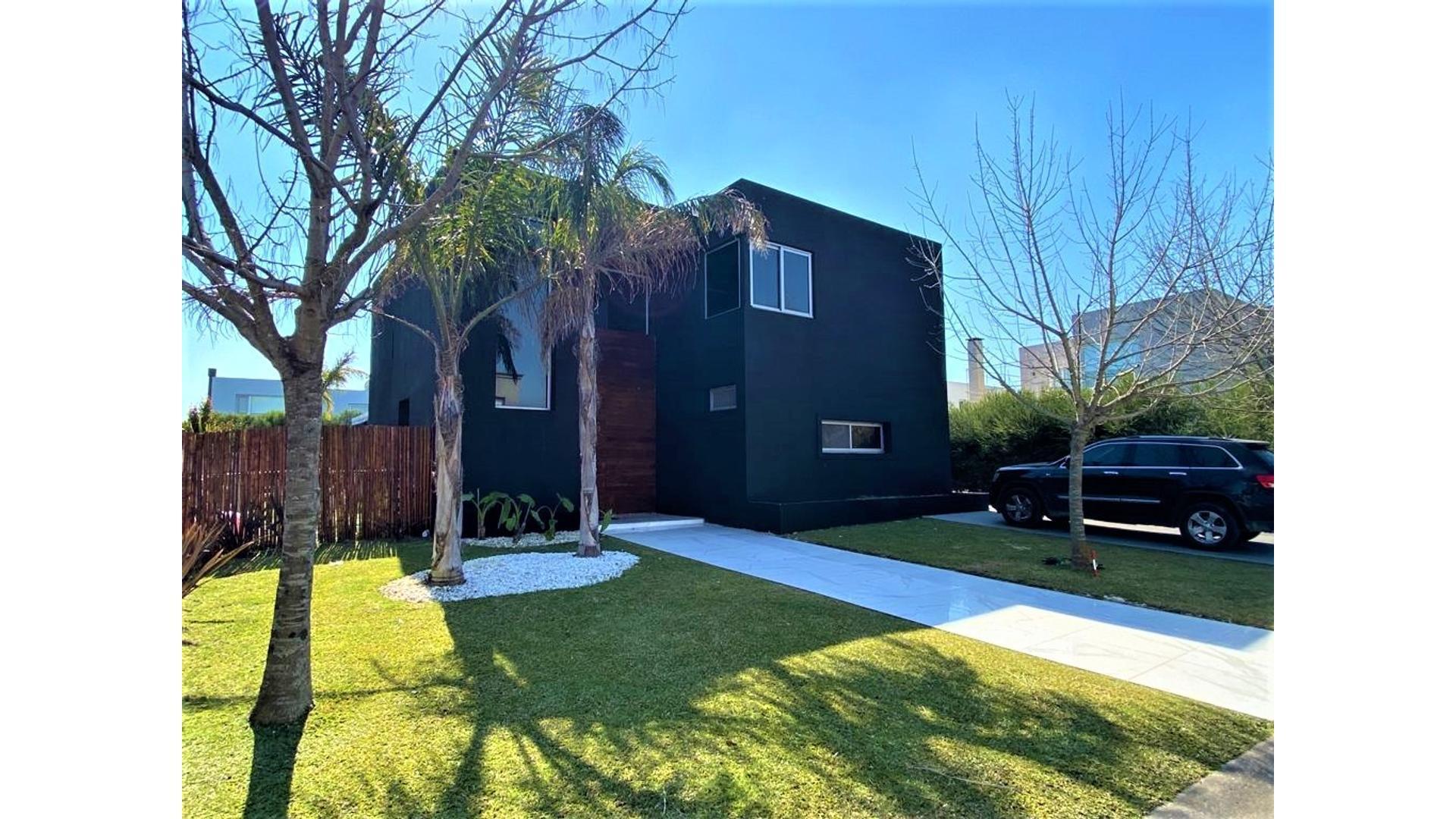 IMPECABLE CASA 5 AMBIENTES. DIGNA DE VER