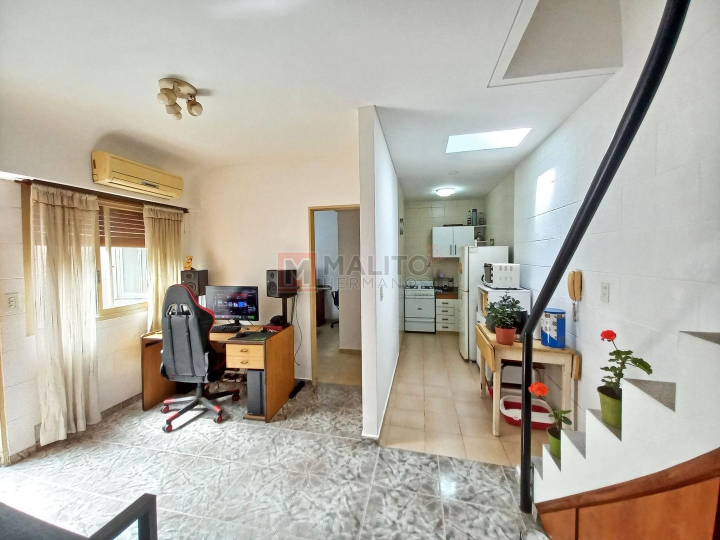 Venta PH Lateral 2 Ambientes con Patio Lavadero