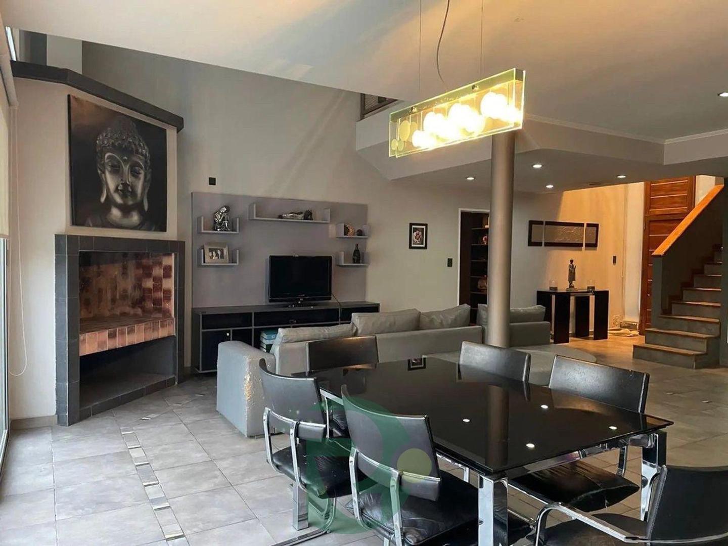 Casa 6 ambientes con 4 baños