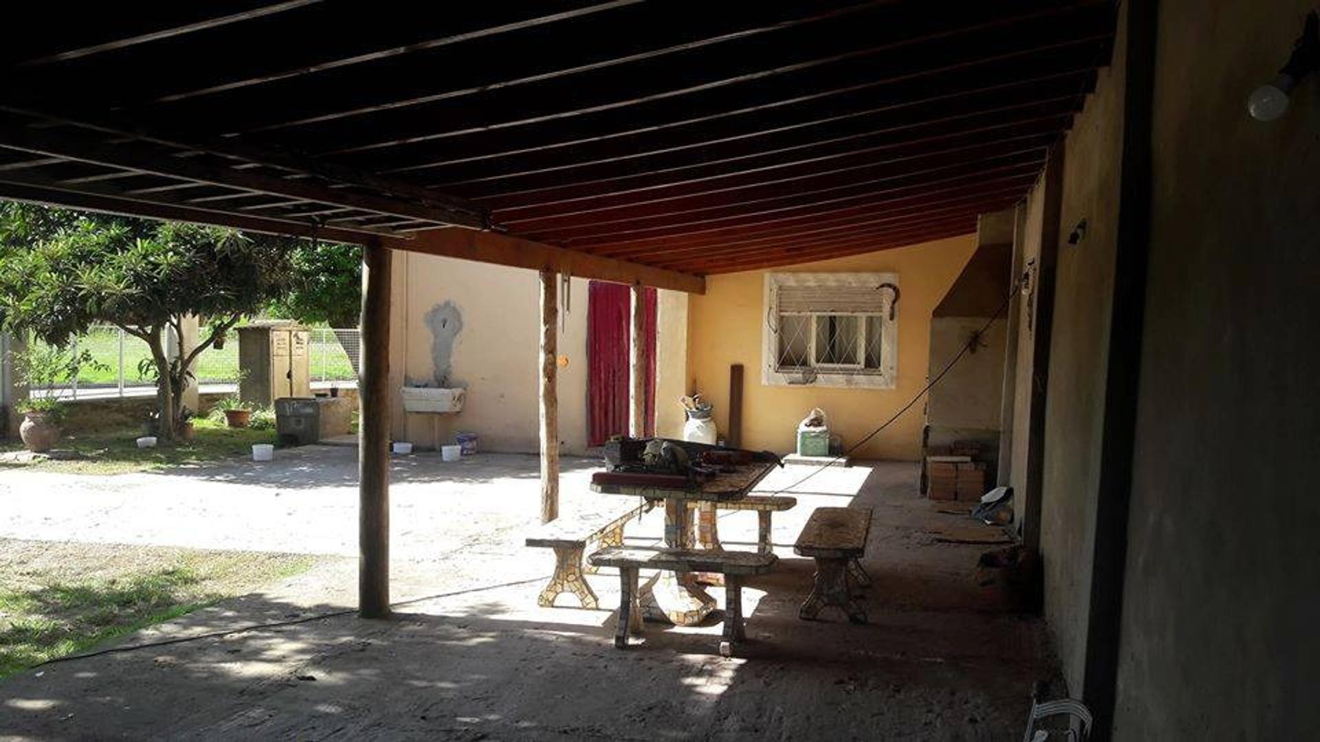 Casa 5 ambientes con 2 baños