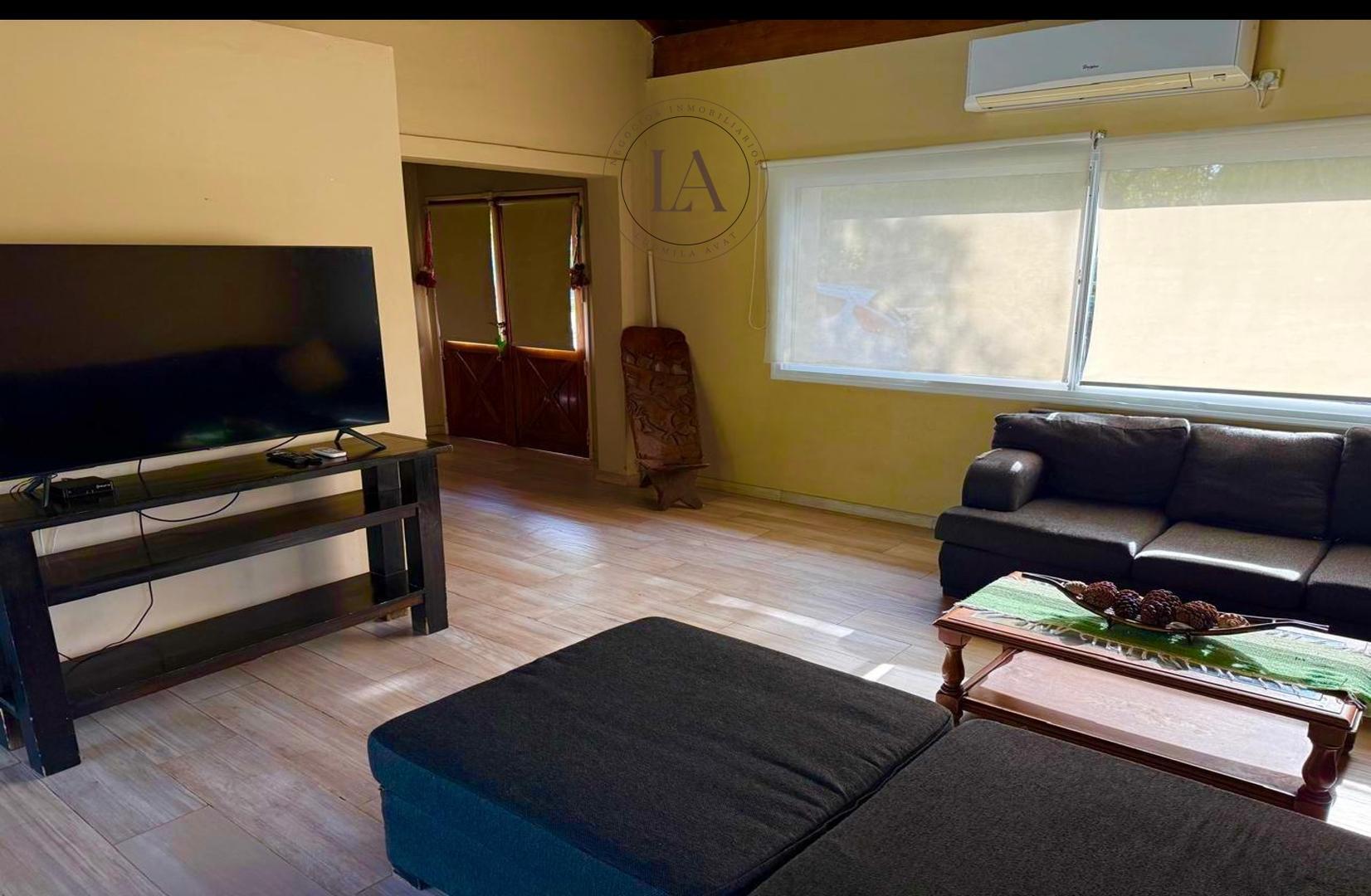 Casa 4 ambientes con 2 baños