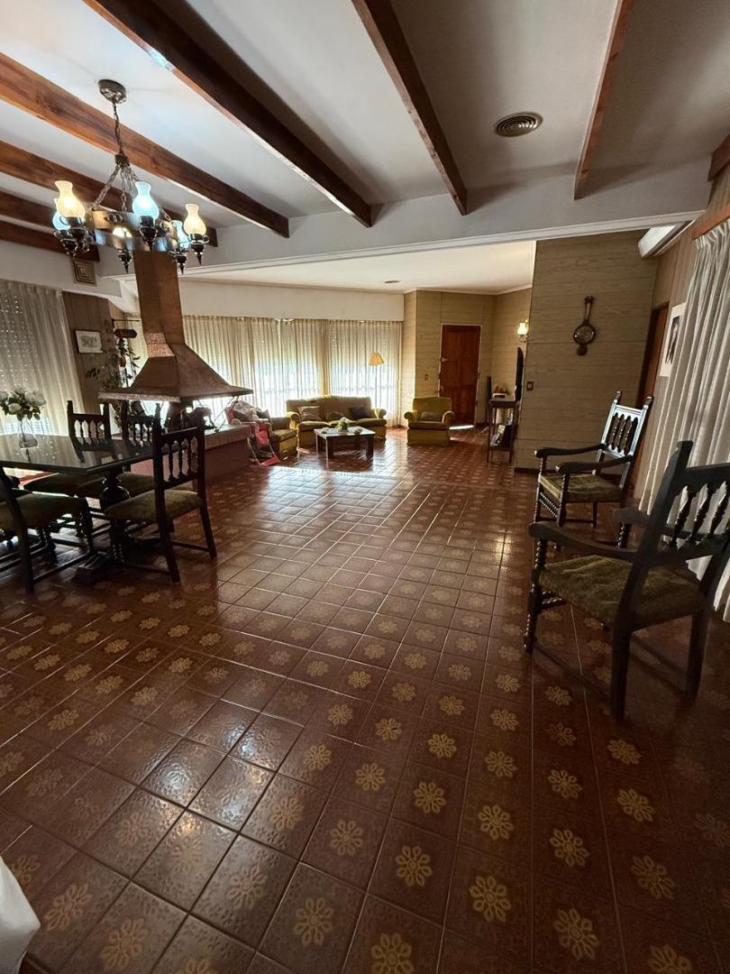 Casa 5 ambientes con 5 baños