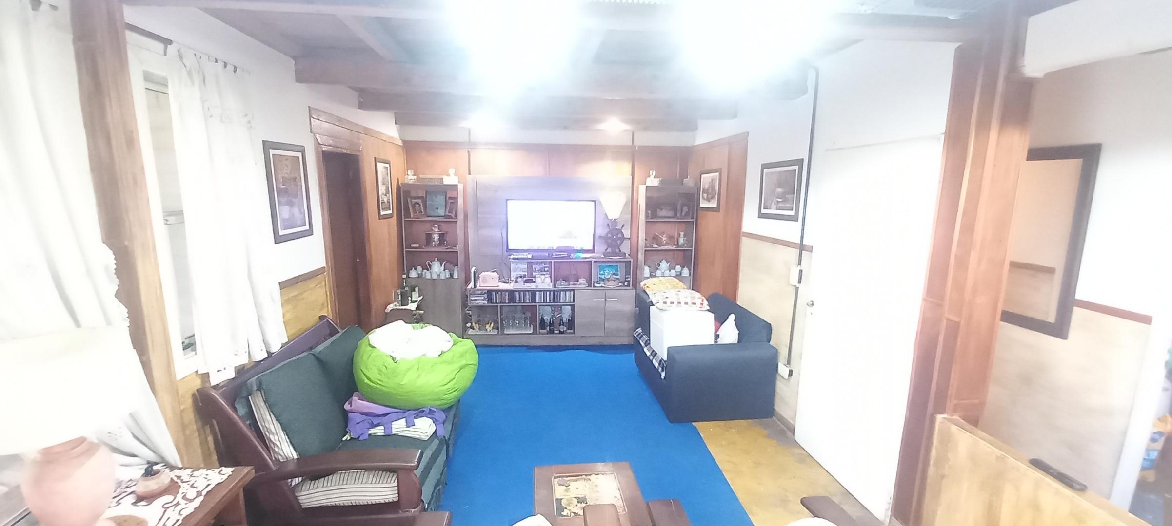 Casa en Venta con 2 cocheras