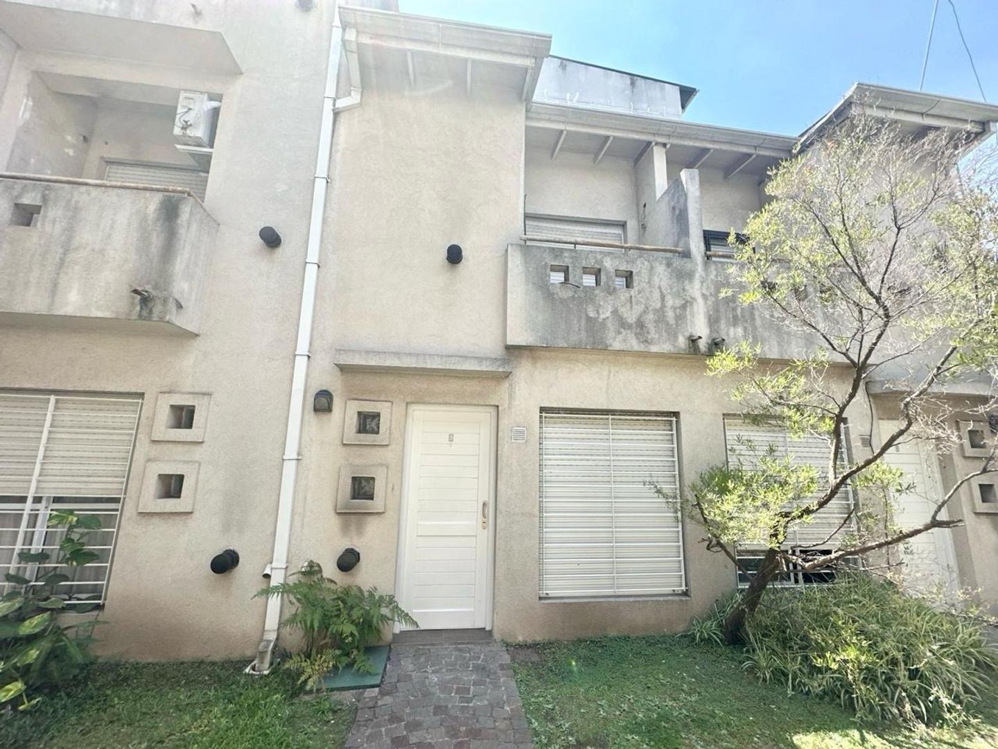 Rivadavia 20100, Piso UF