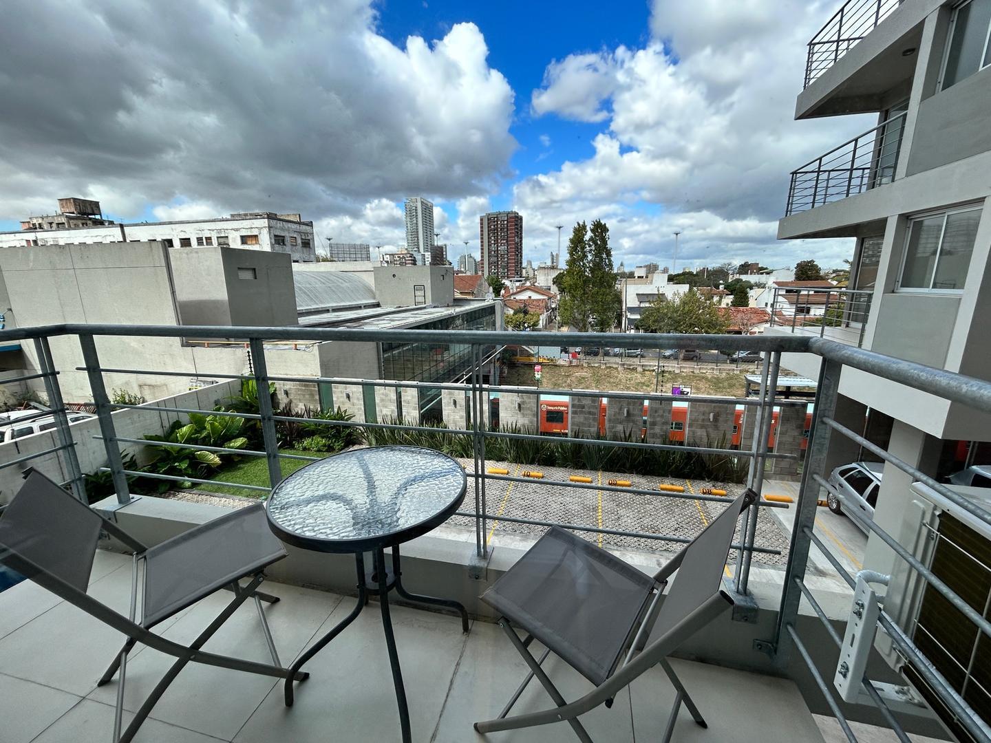 3 ambientes, amoblado y equipado, con cochera