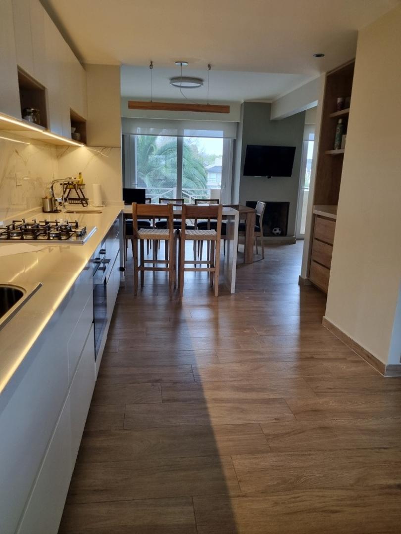 Departamento 5 ambientes con 4 baños