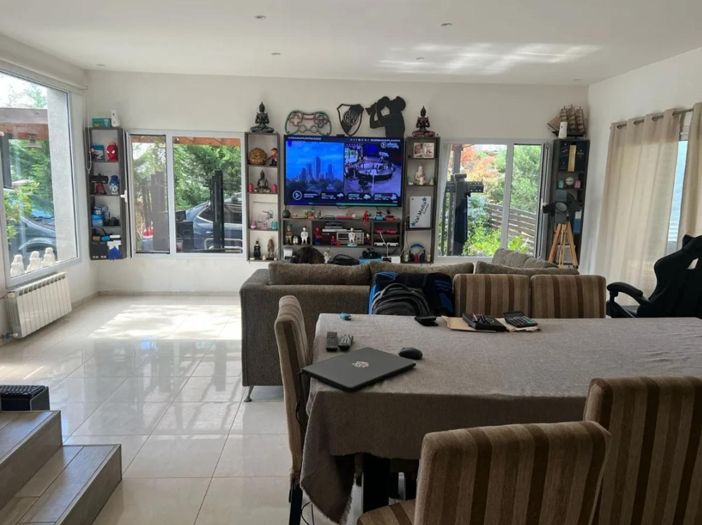 Casa 5 ambientes con 4 baños