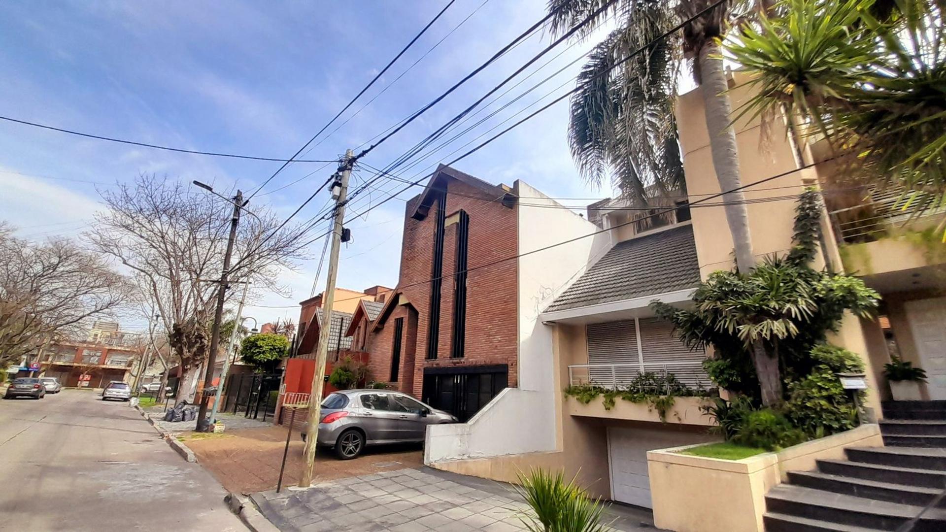 Sólido Chalet 5 amb Reciclado -  con gran Jardín y Pileta!