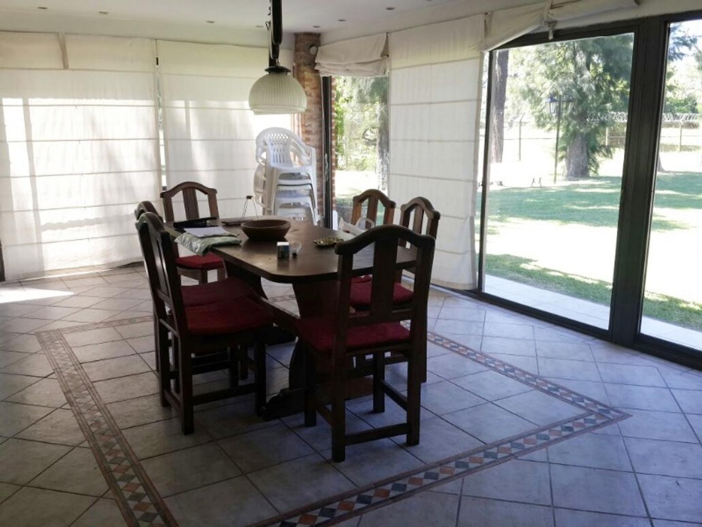 Casa 4 ambientes con 2 baños