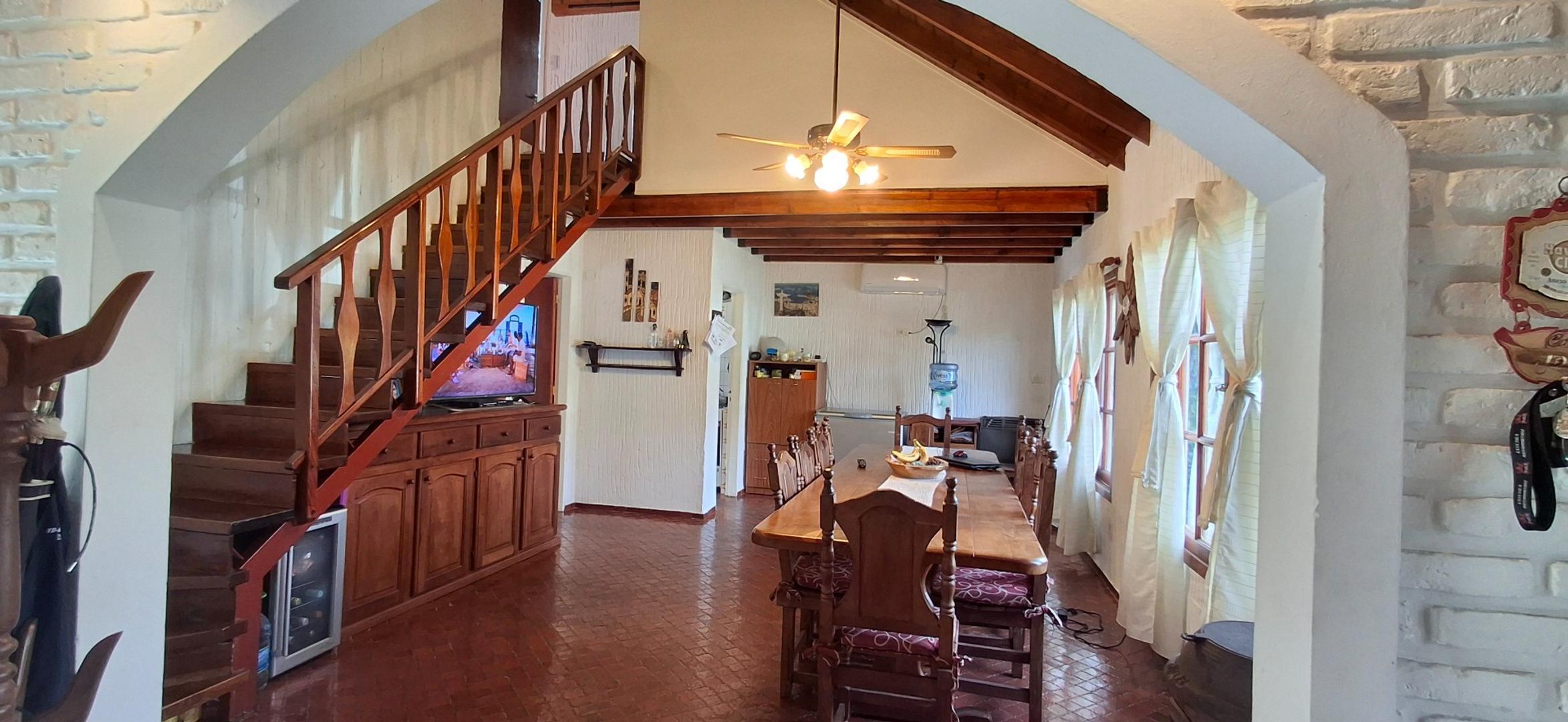 Casa en Venta con 2 cocheras