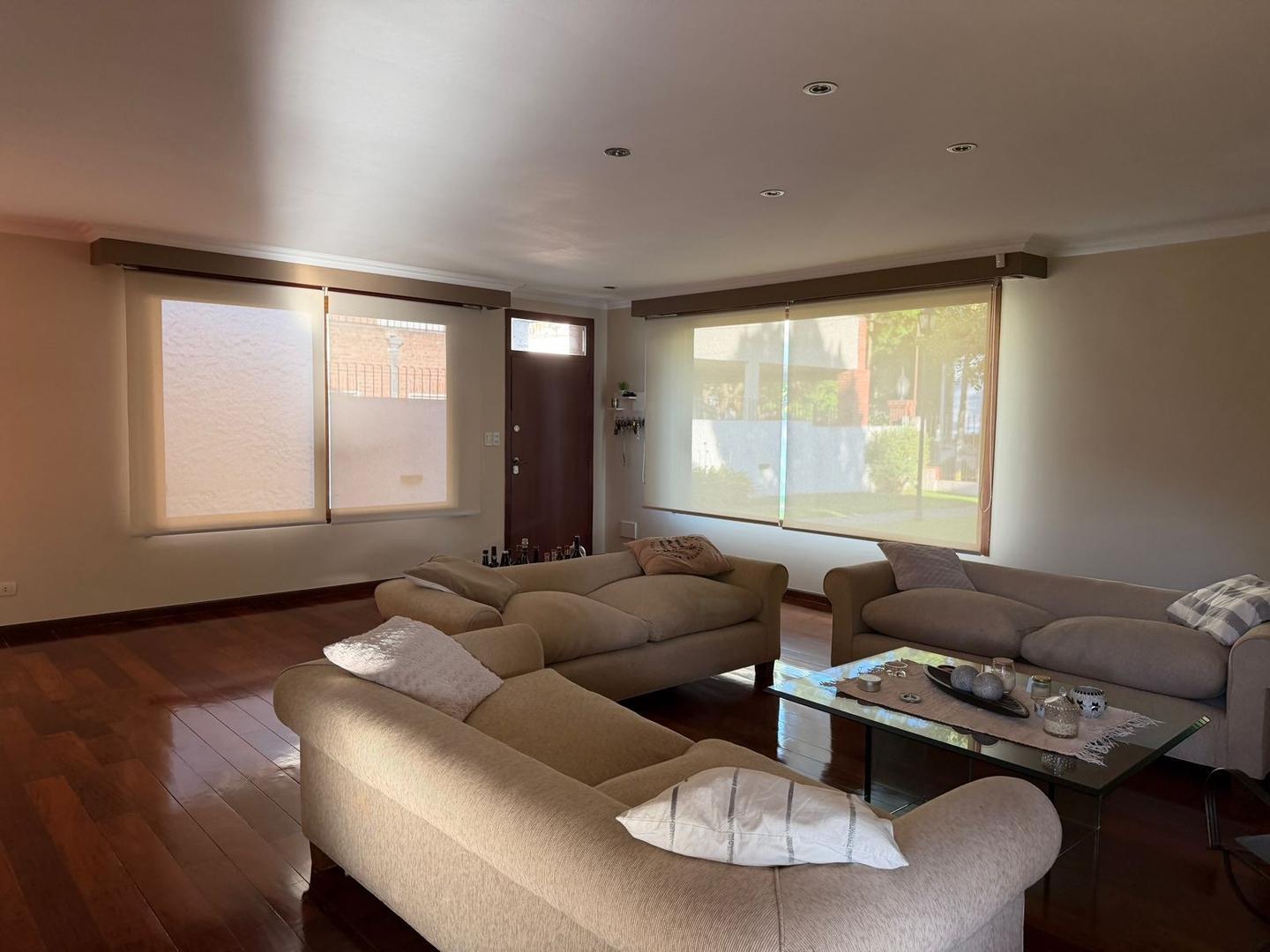 Adrogue VENTA chalet 4 dorm jardin 1458m2 piscina ubicacion