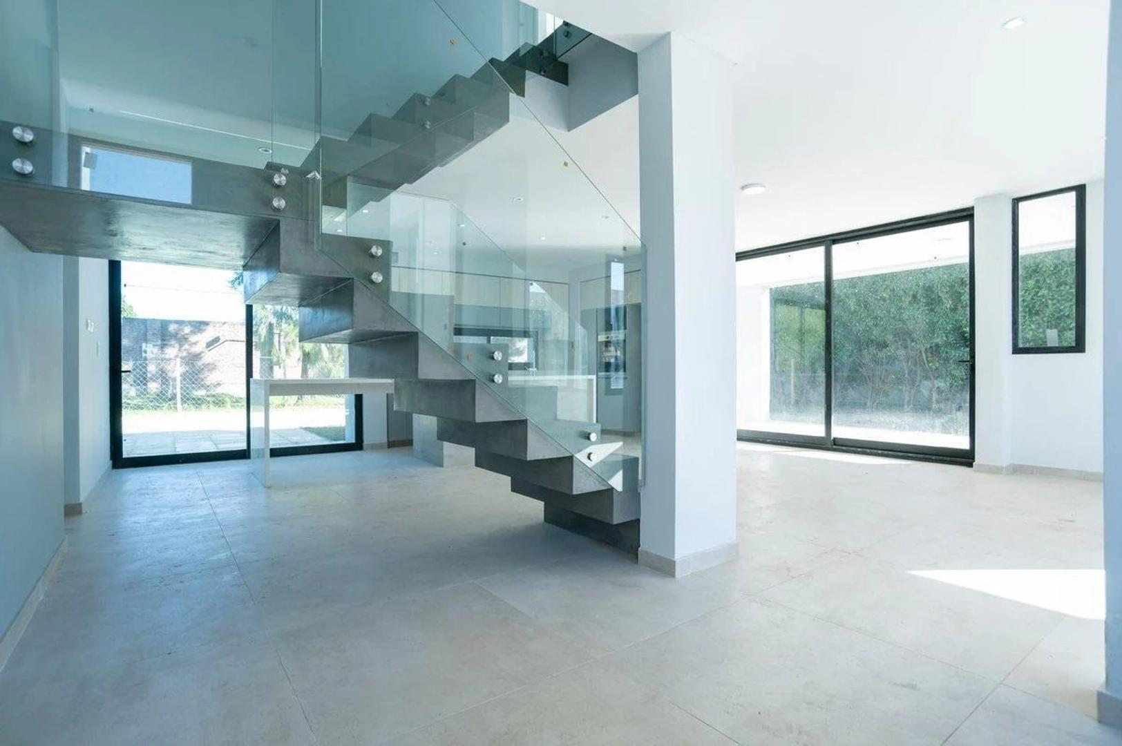 CASA EN VENTA BARRIO LAS GOLONDRINAS HUDSON