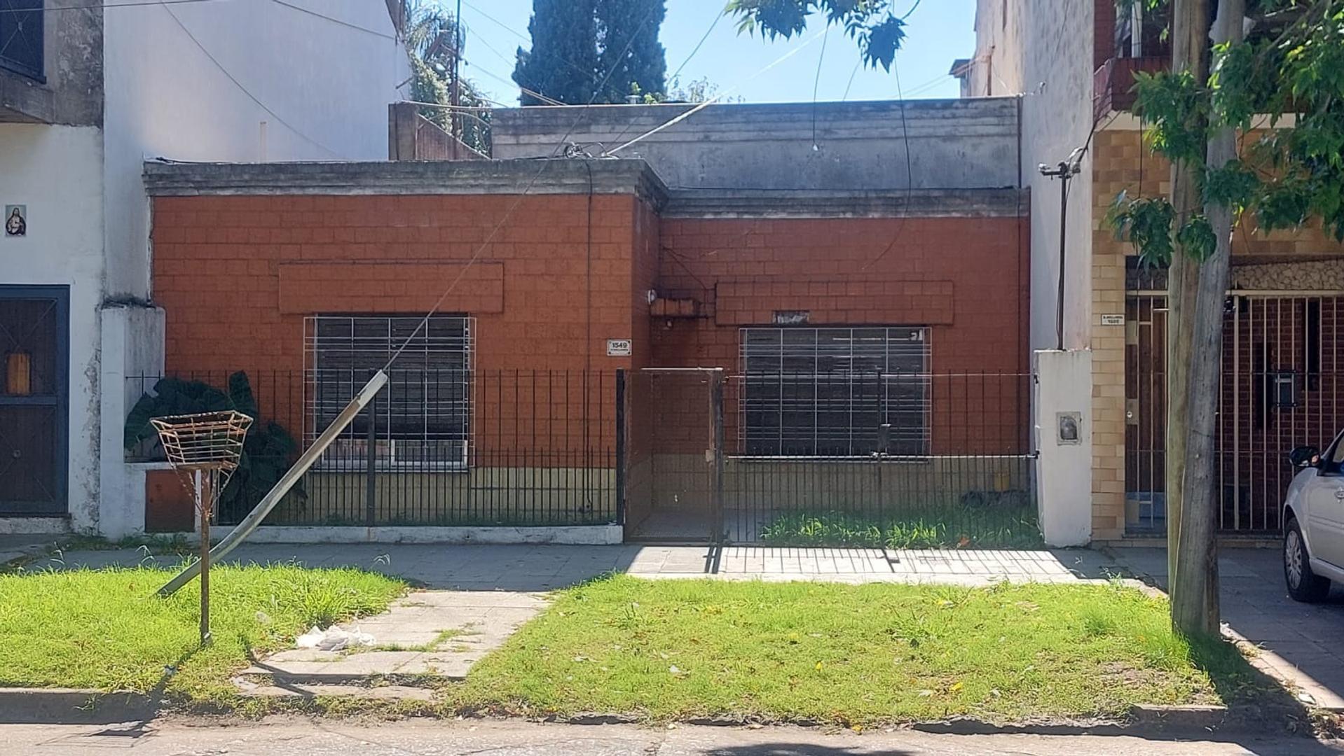 CASA 3 AMB CON AMPLIO PATIO 