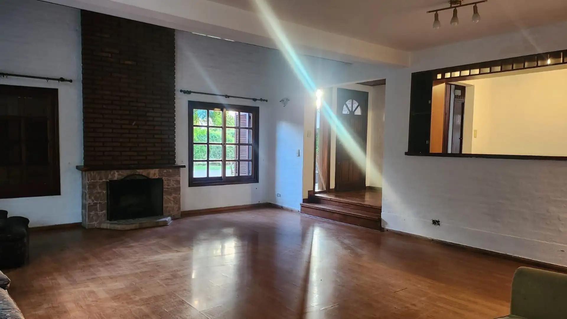 Casa en Venta con 1 cochera