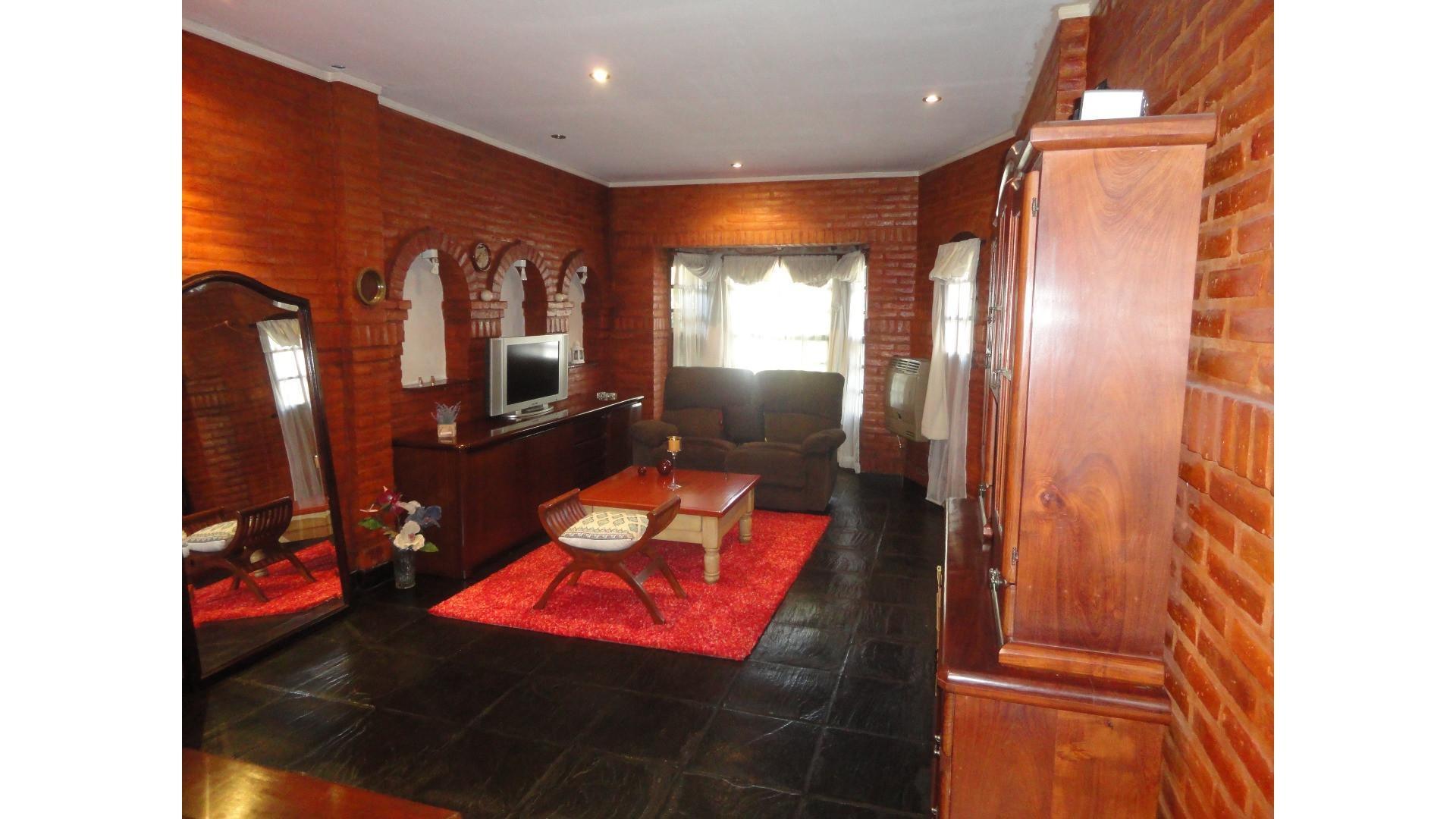 Casa 5 ambientes con 2 baños