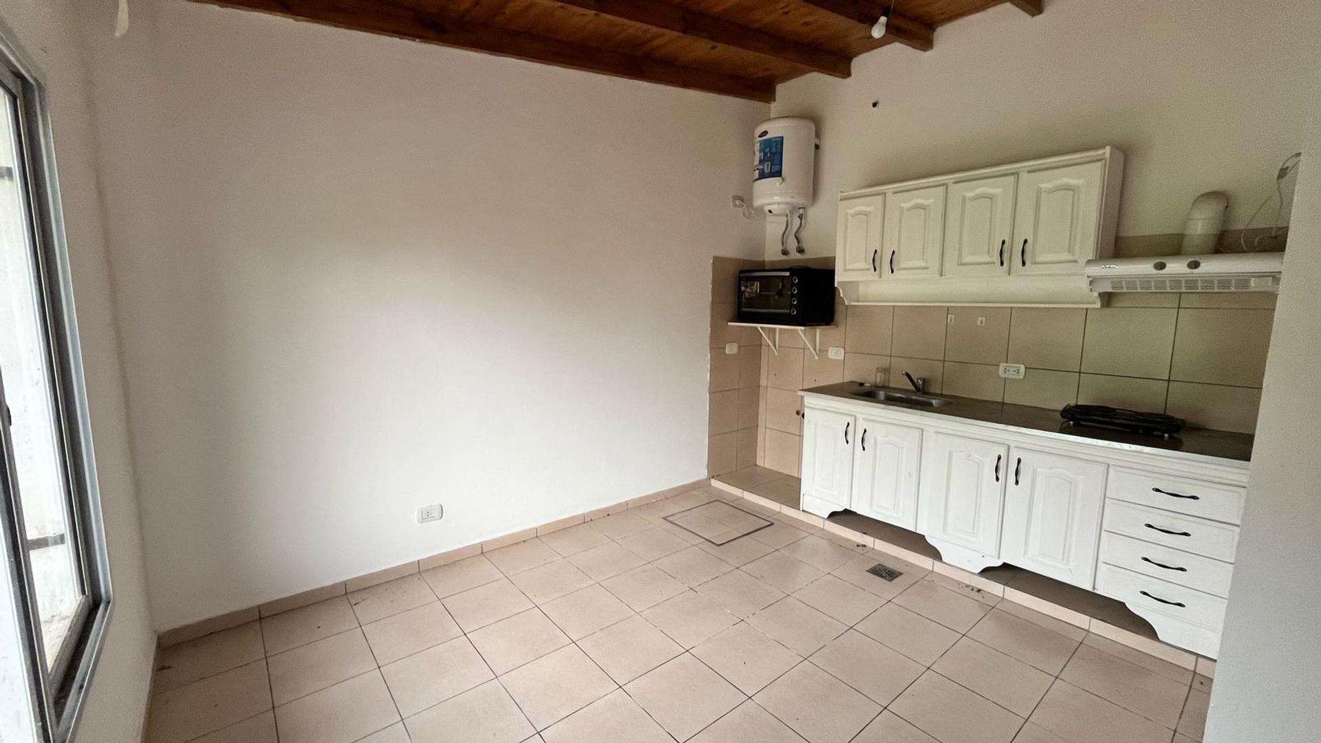 Casa 2 ambientes con 1 baño