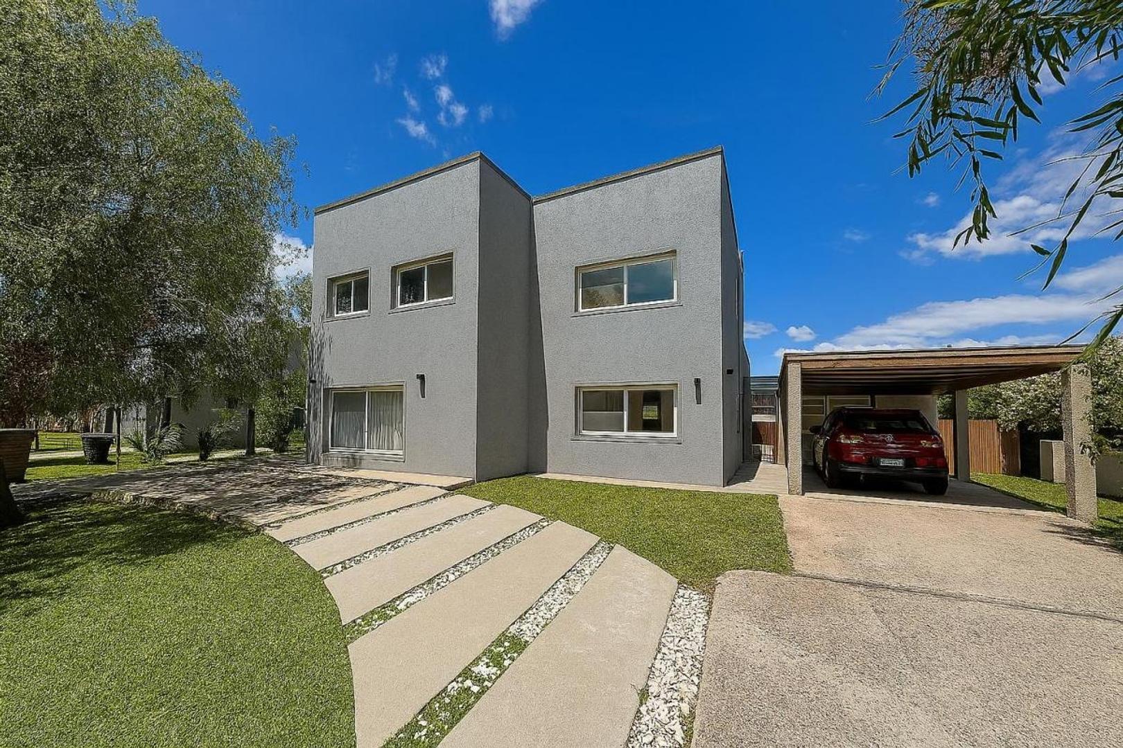 Imponente Casa En Venta En San Sebastian