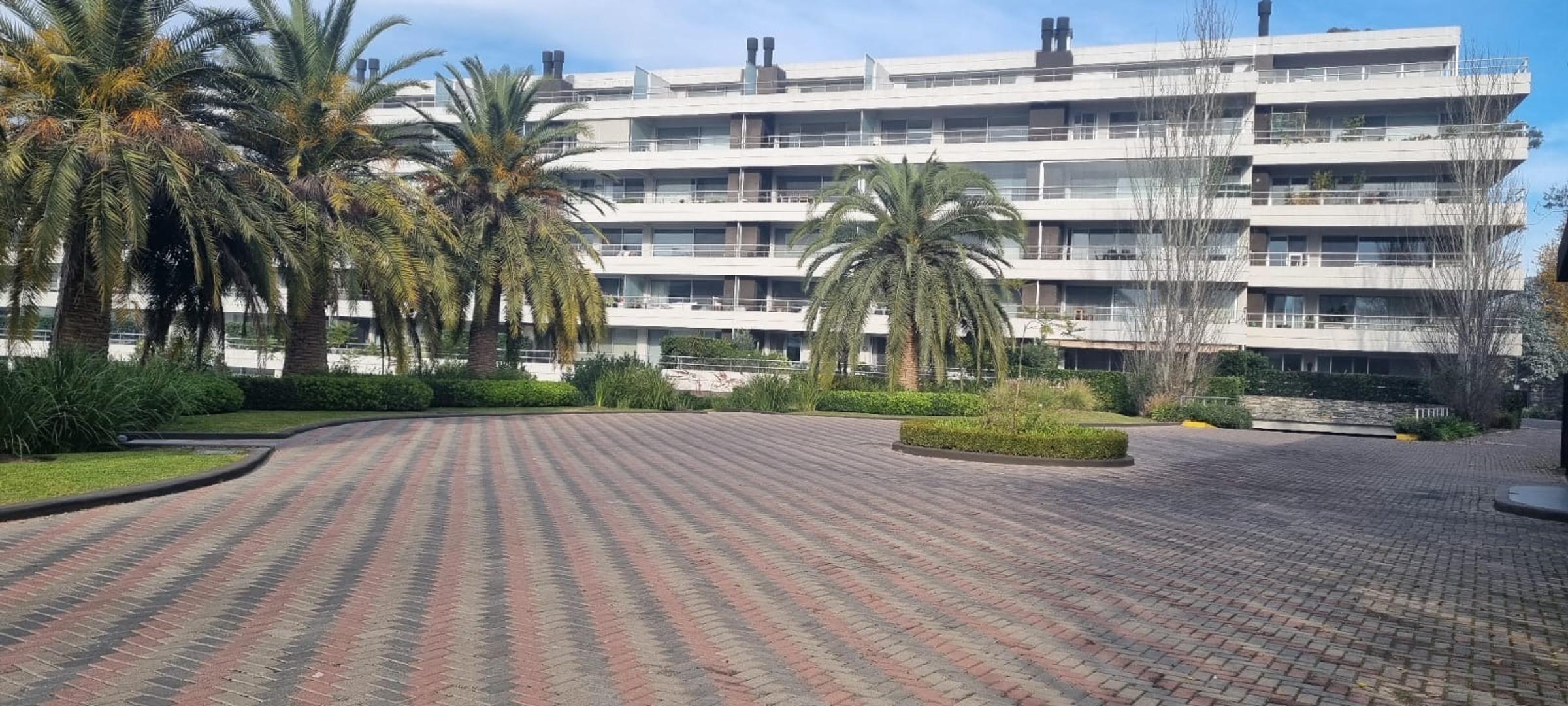 Departamento 4 ambientes con 3 baños