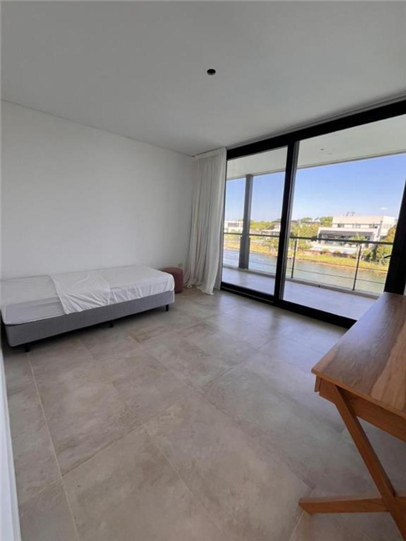 Casa 4 ambientes con 4 baños