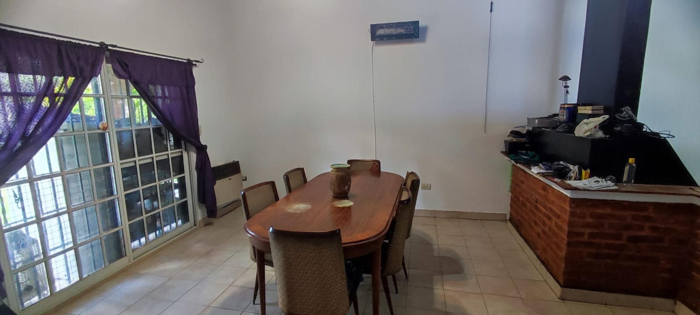 Casa 4 ambientes con 2 baños