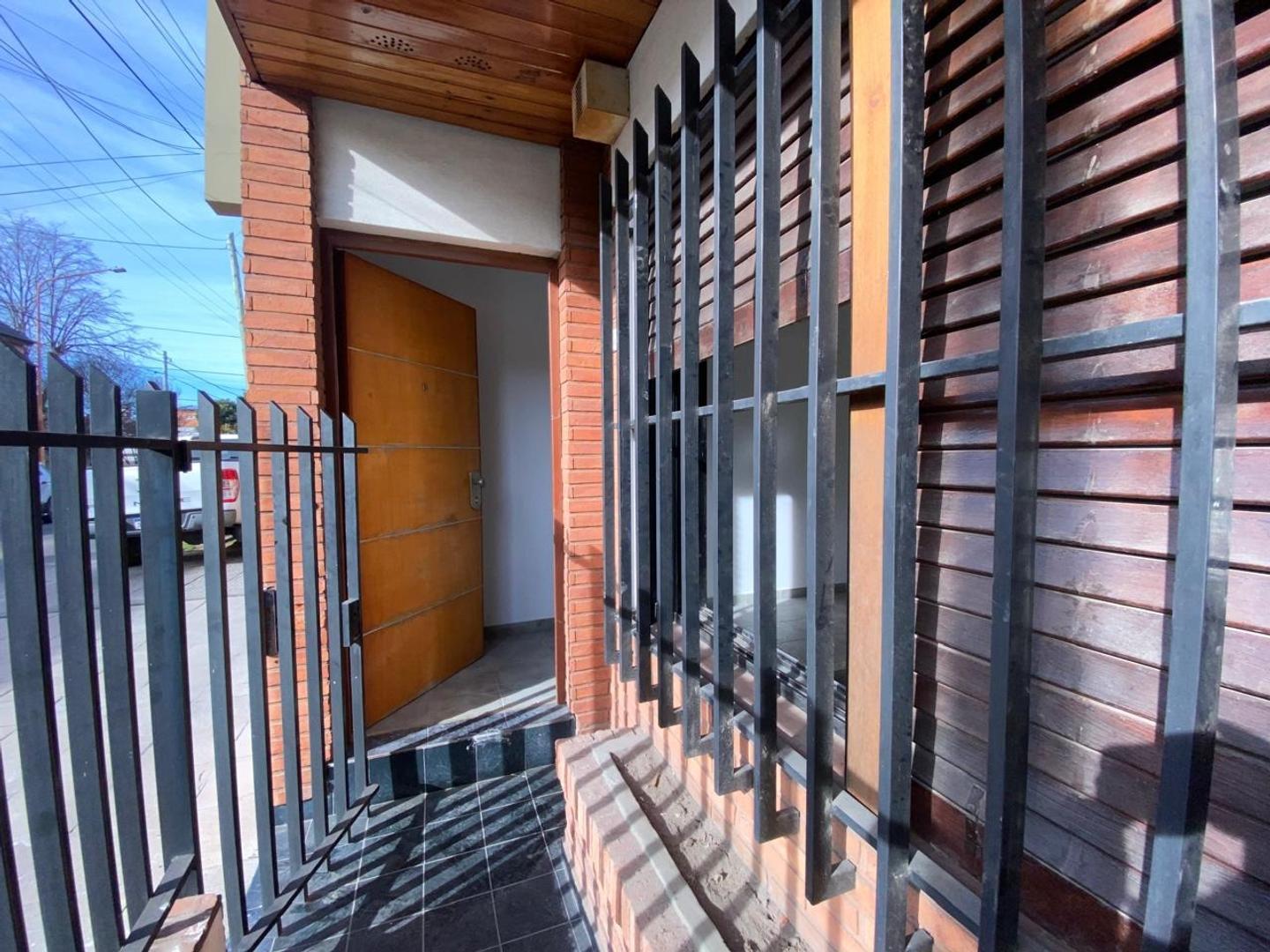 Casa 2 ambientes con 1 baño