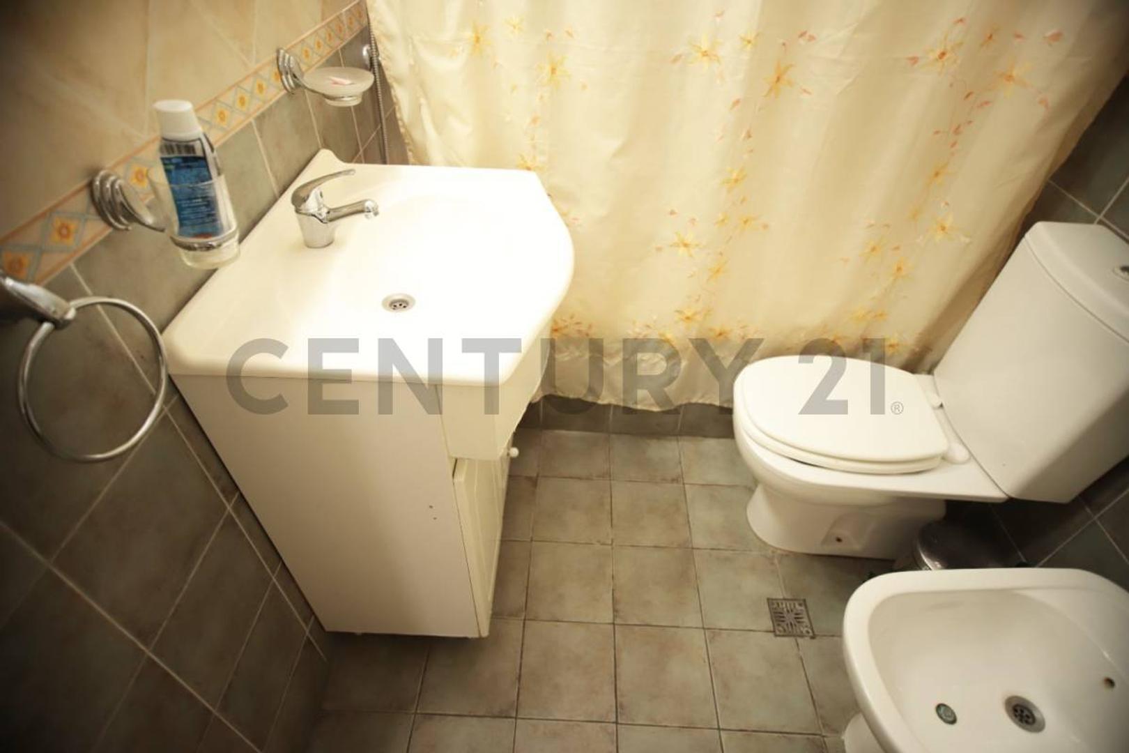 Departamento 4 ambientes con 2 baños