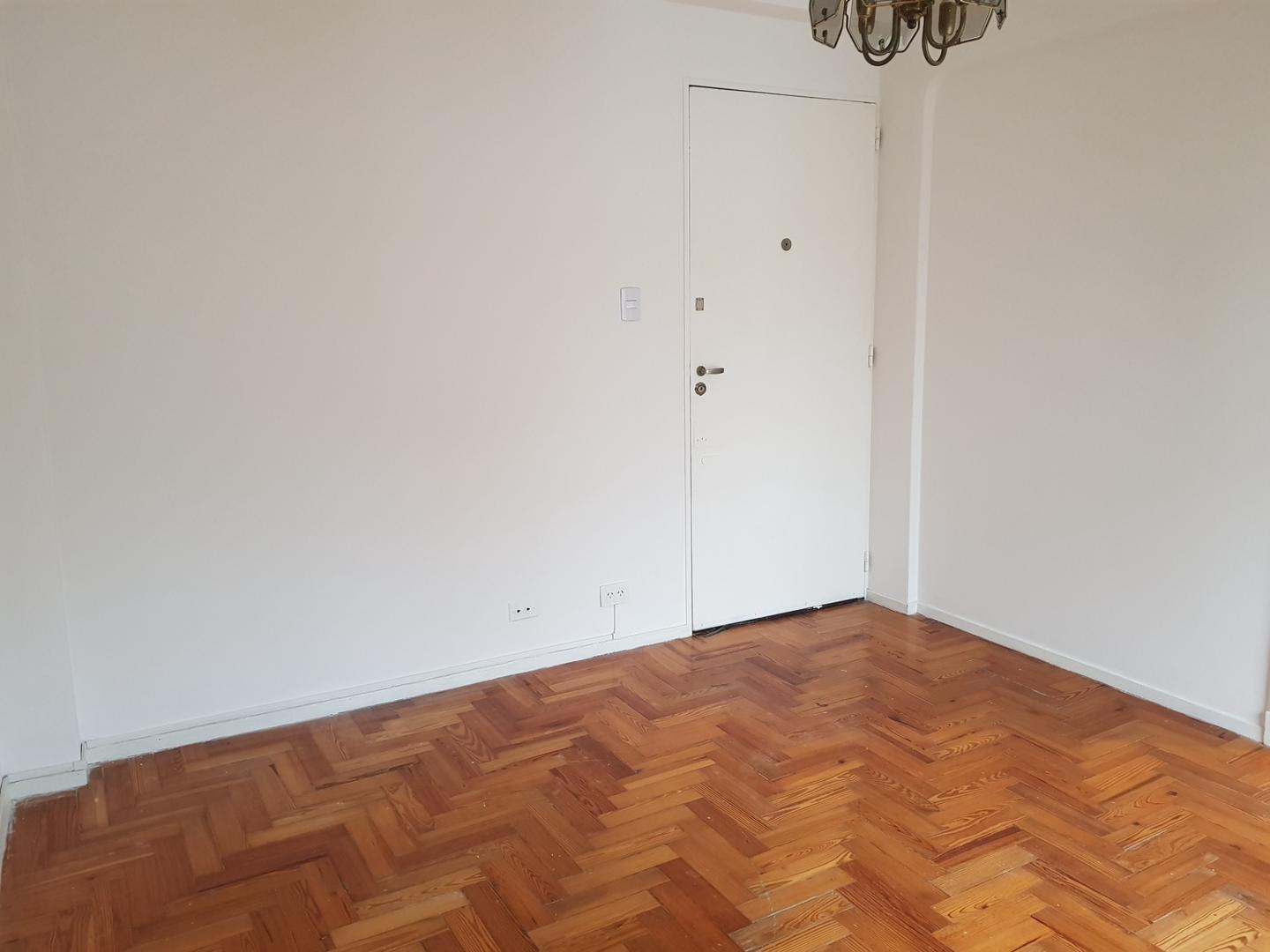 RECOLETA: 2 AMBIENTES EN ESQUINA. PISO ALTO. TODO LUZ 