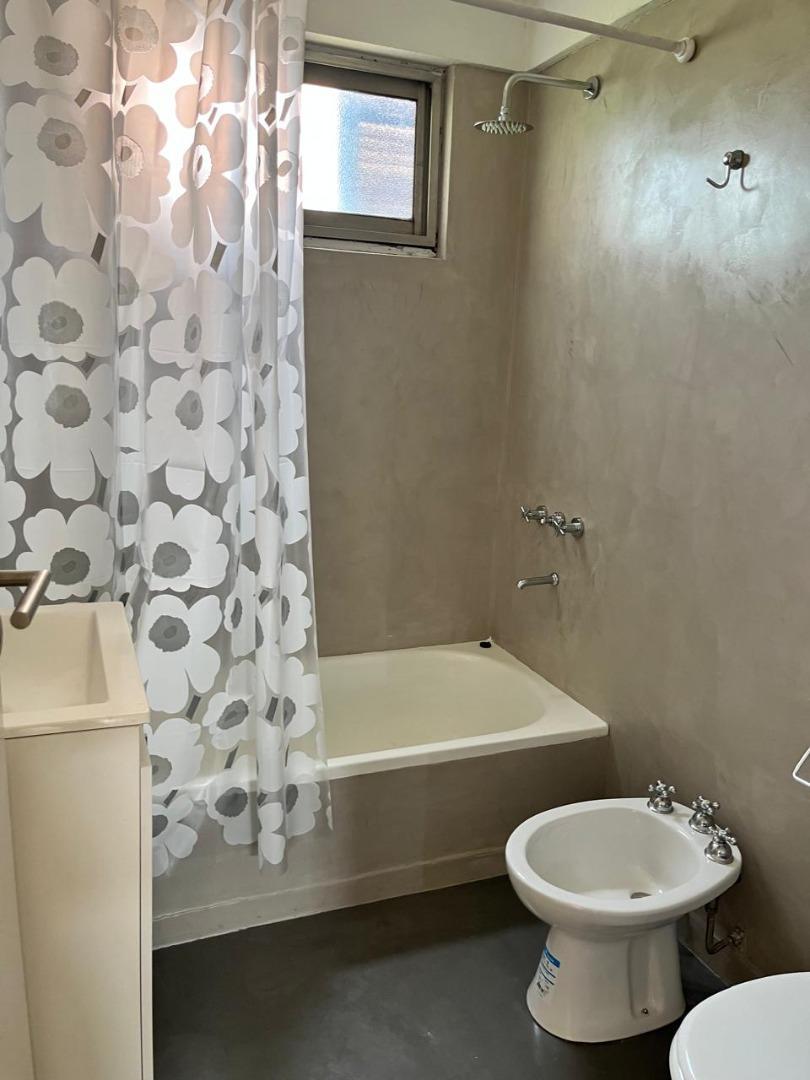 Venta Casa 4 Ambientes 3 dormitorios,saavedra,patio,terraza