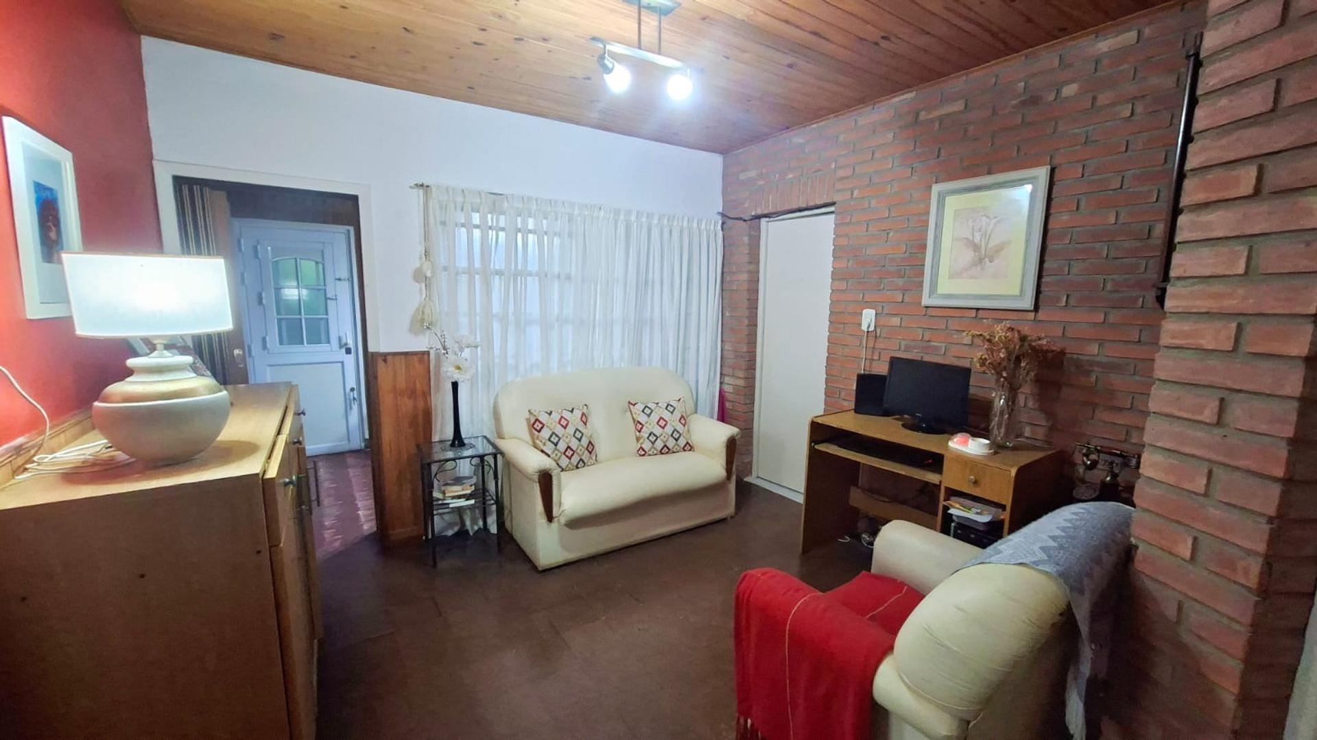 Casa 3 ambientes con 2 baños