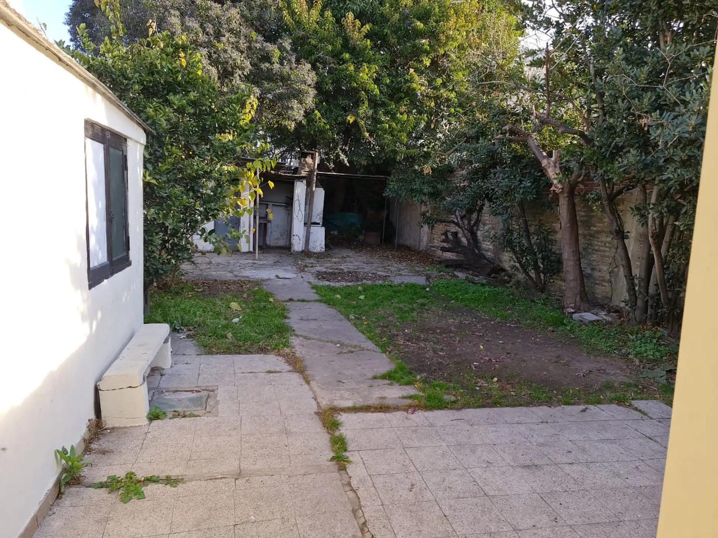 Avenida Presidente Juan Domingo Perón 2400