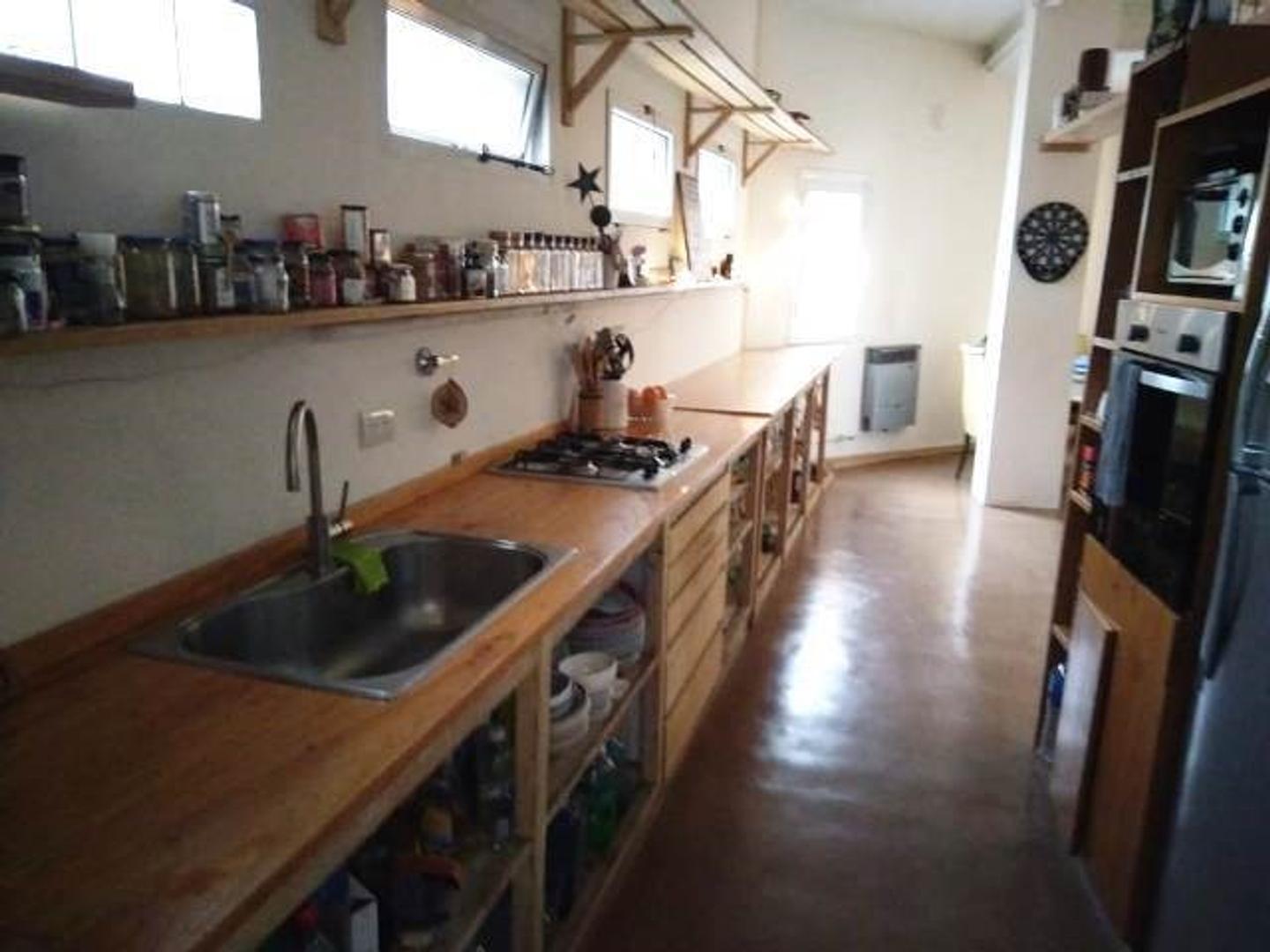 VENTA - CASA 4 AMBIENTES en 2 plantas. BALCÓN y TERRAZA. Buenos accesos en Villa Maipú, San Martin, G.B.A. Zona Norte