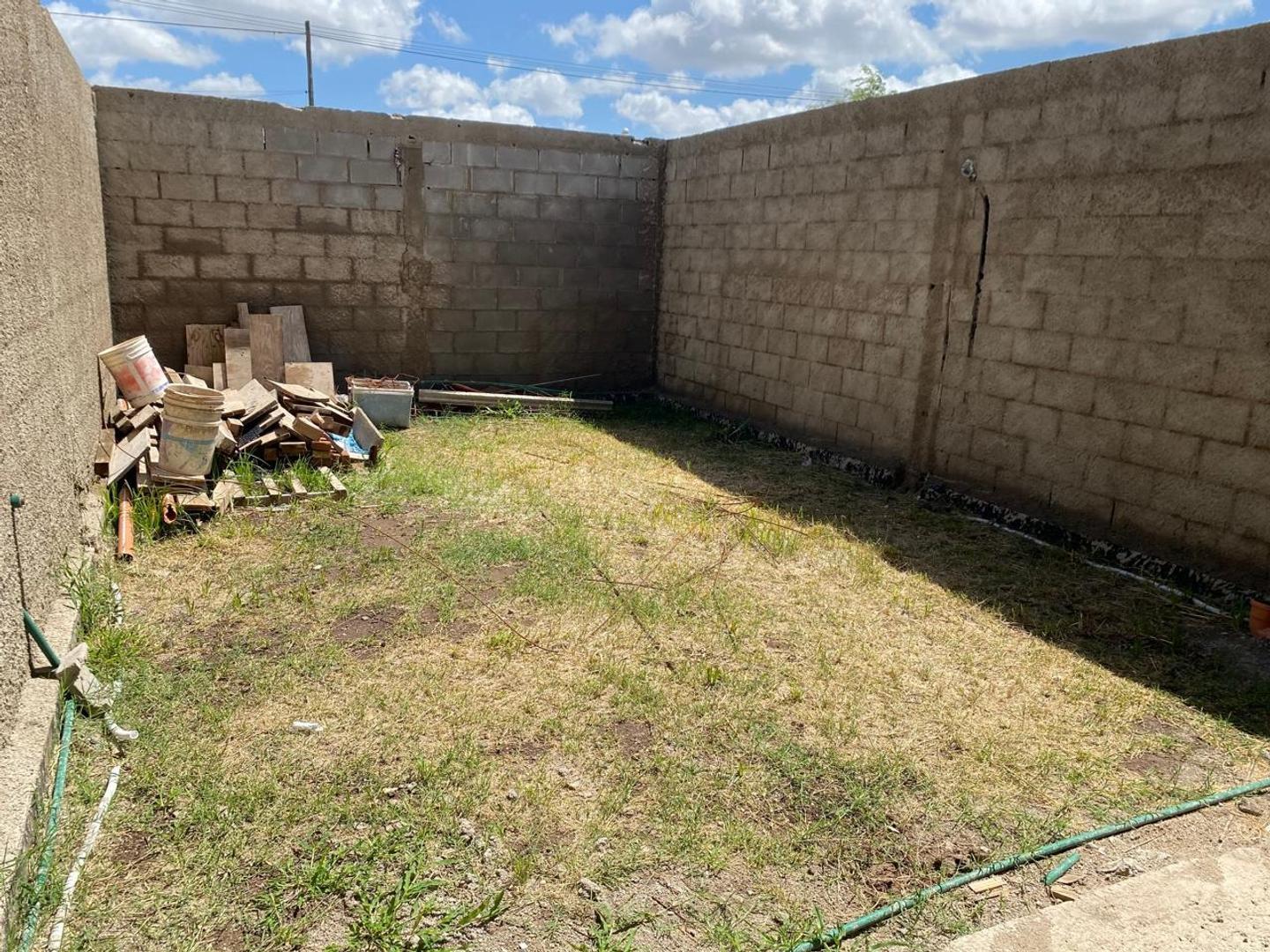 SE VENDE DUPLEX 2 DORMITORIOS EN Bº SMATA III