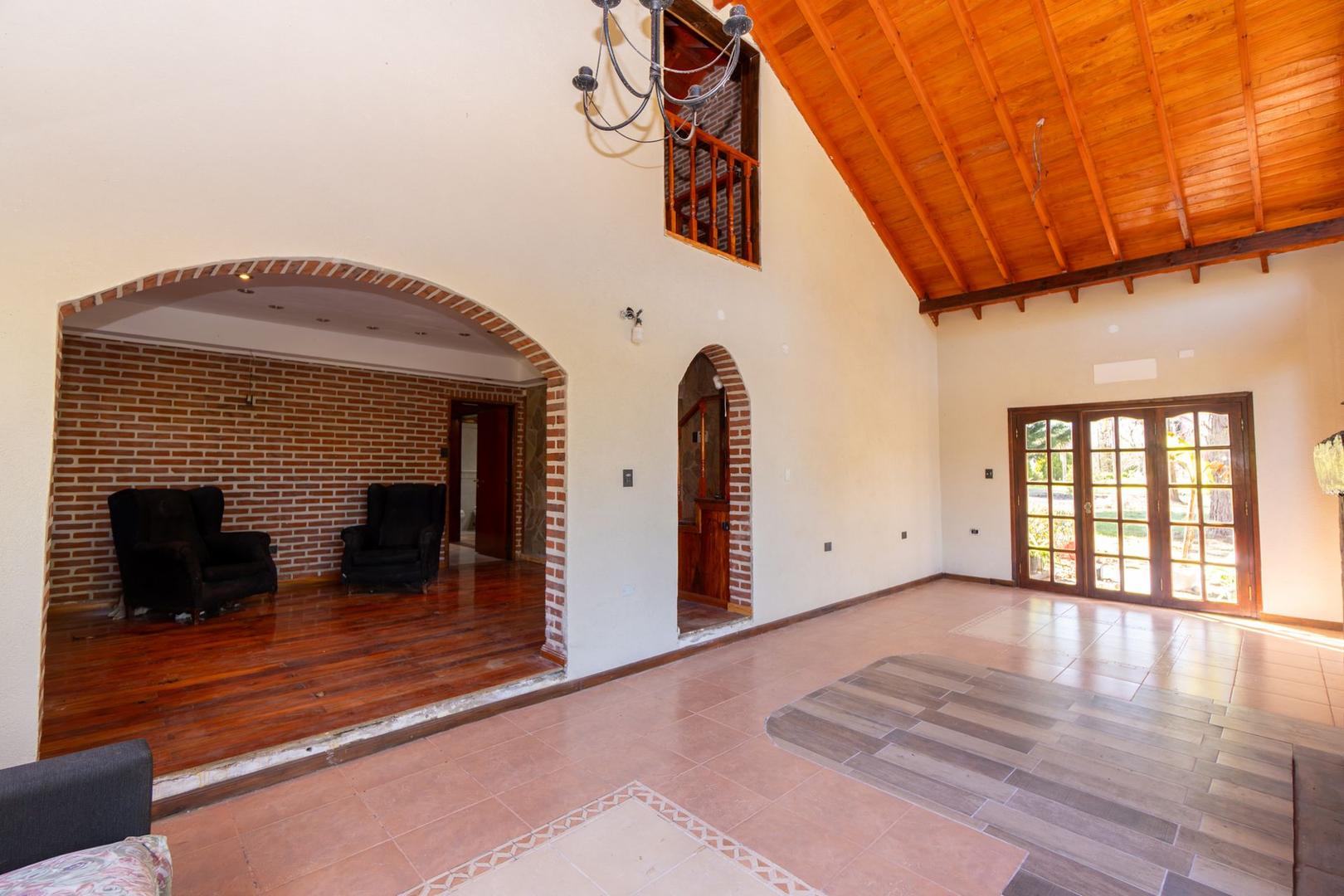 CASA TIPO CHALET EN VENTA ARANA CON PILETA