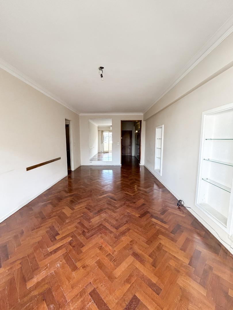 Departamento 4 amb. con balcón al contrafrente