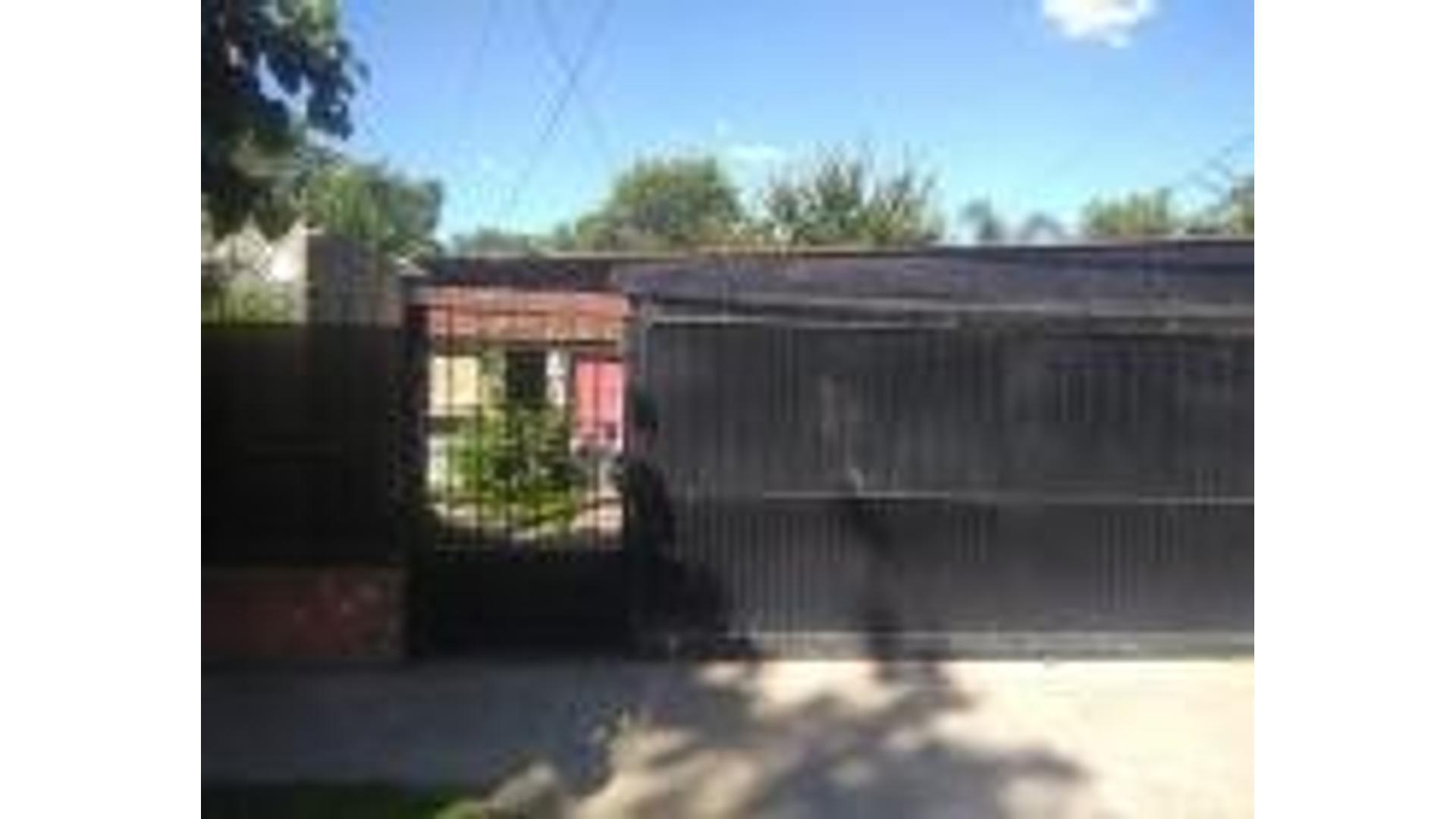 CASA PARA DOS FAMILIAS CON FONDO O INVERSION  